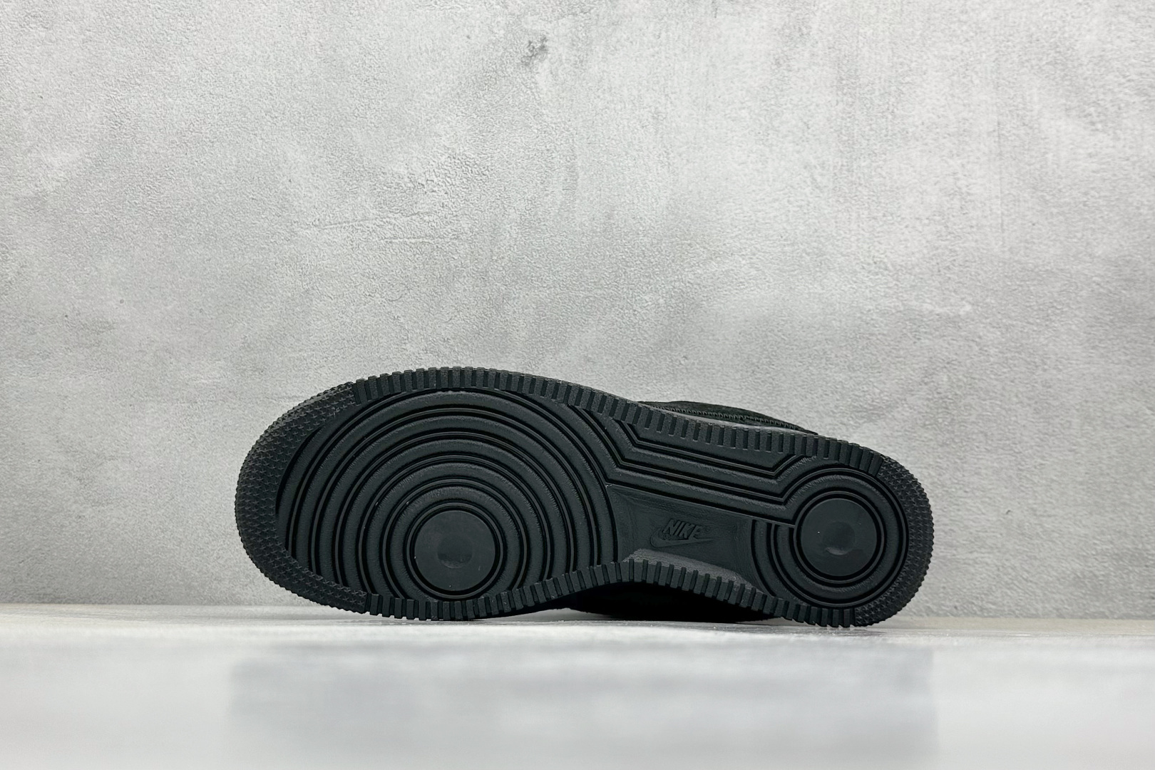  终端放店
YH版 LV x Air Force 1 Low 联名印花
原楦头原纸板 打造纯正空军版型
