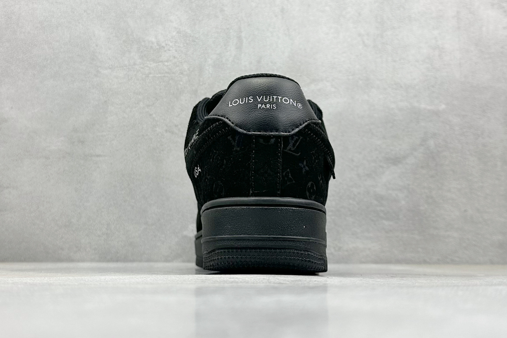  终端放店
YH版 LV x Air Force 1 Low 联名印花
原楦头原纸板 打造纯正空军版型
