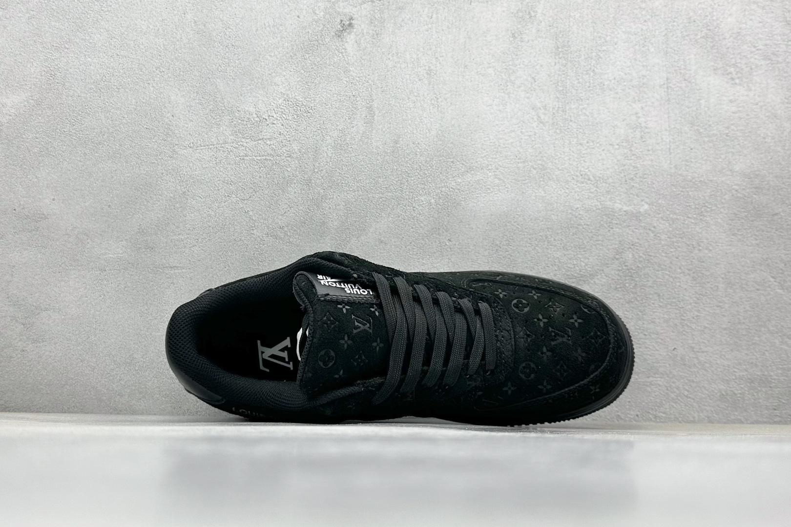  终端放店
YH版 LV x Air Force 1 Low 联名印花
原楦头原纸板 打造纯正空军版型
