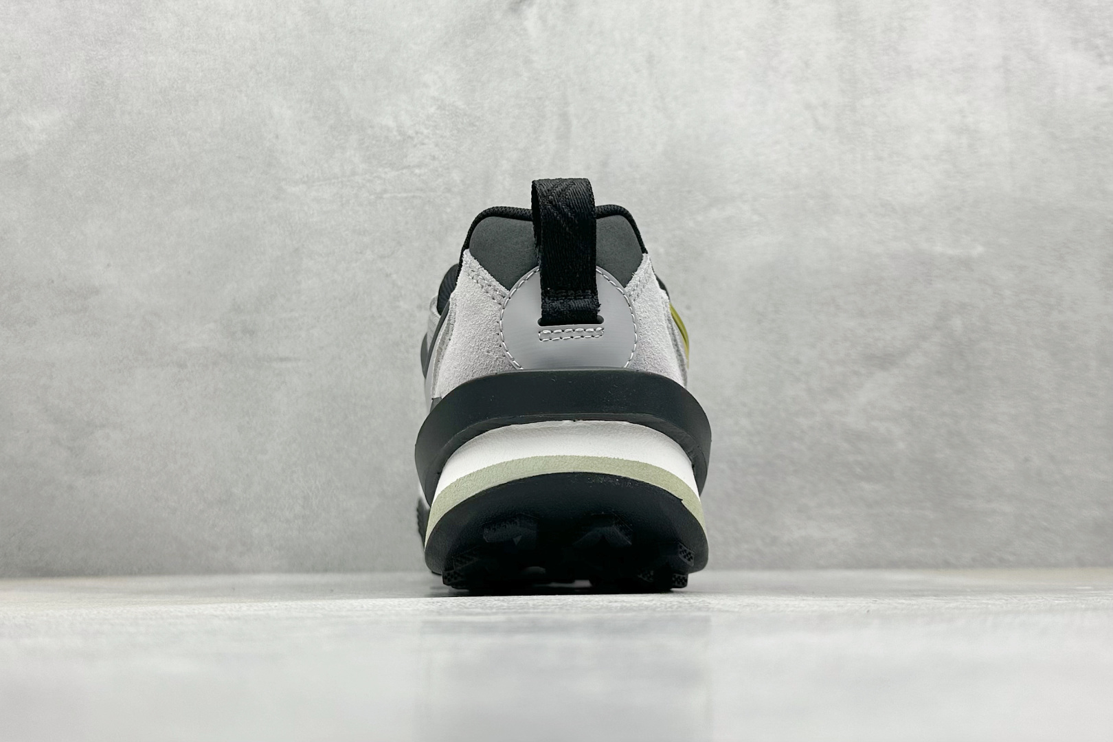 终端放店
S版 Sacai x Nike Zegamadome SP 联名款
机能风休闲运动鞋 纯原