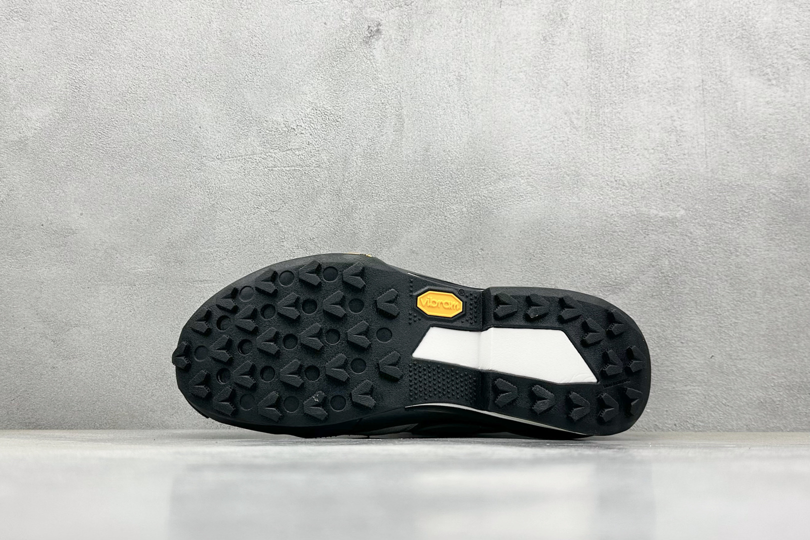 终端放店
S版 Sacai x Nike Zegamadome SP 联名款
机能风休闲运动鞋 纯原