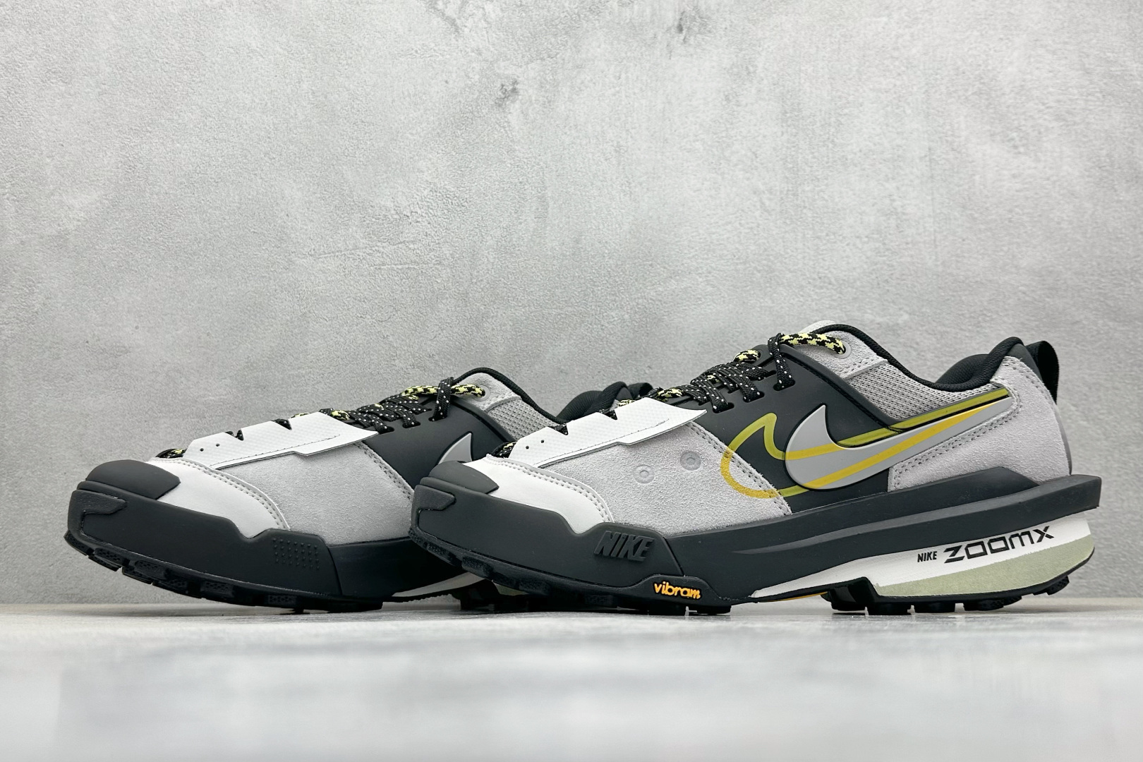 终端放店
S版 Sacai x Nike Zegamadome SP 联名款
机能风休闲运动鞋 纯原