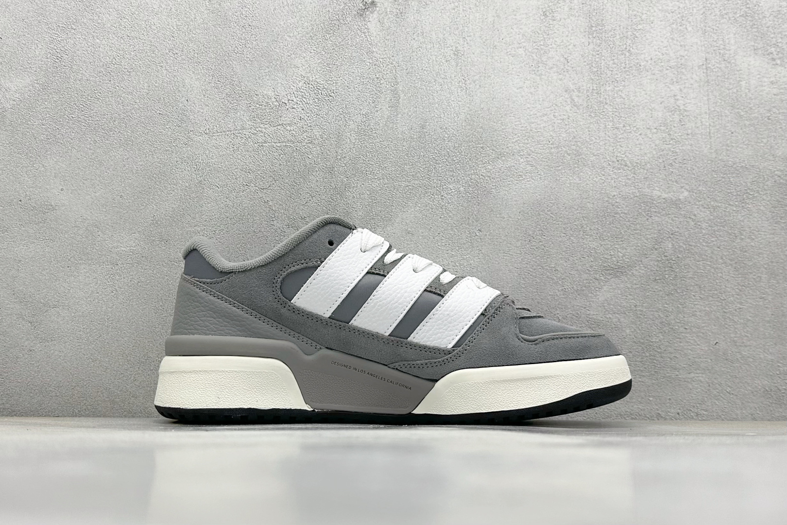 190 Adidas originals Forum 2000 CL 三叶草低帮 复古潮流休闲面包鞋 JS0997