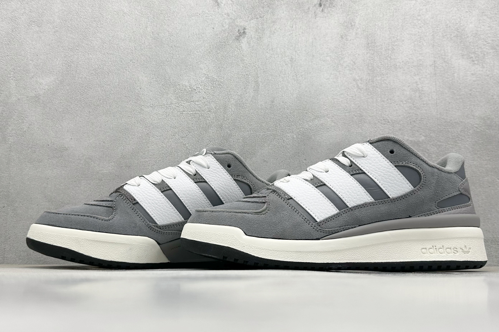 190 Adidas originals Forum 2000 CL 三叶草低帮 复古潮流休闲面包鞋 JS0997