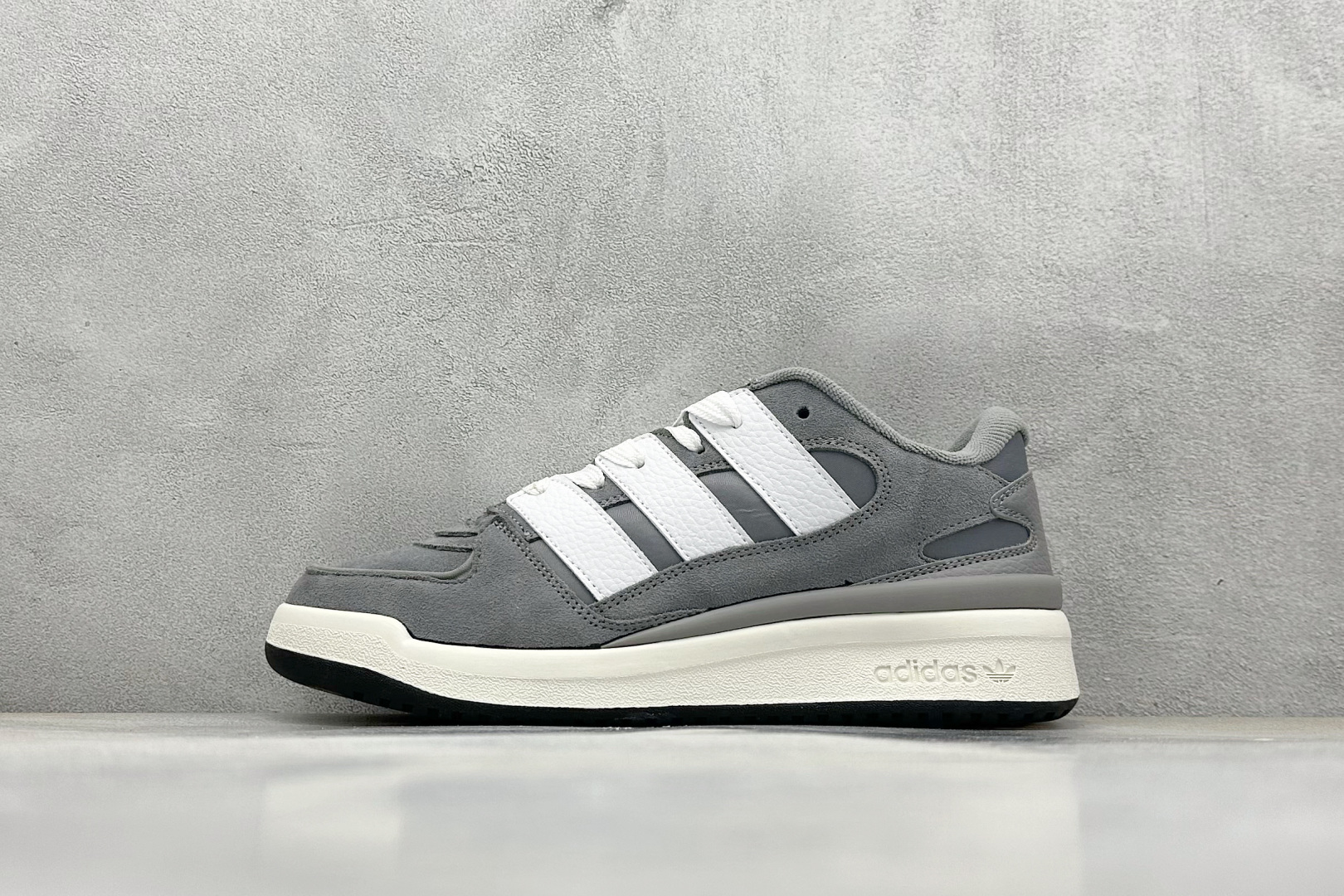 190 Adidas originals Forum 2000 CL 三叶草低帮 复古潮流休闲面包鞋 JS0997