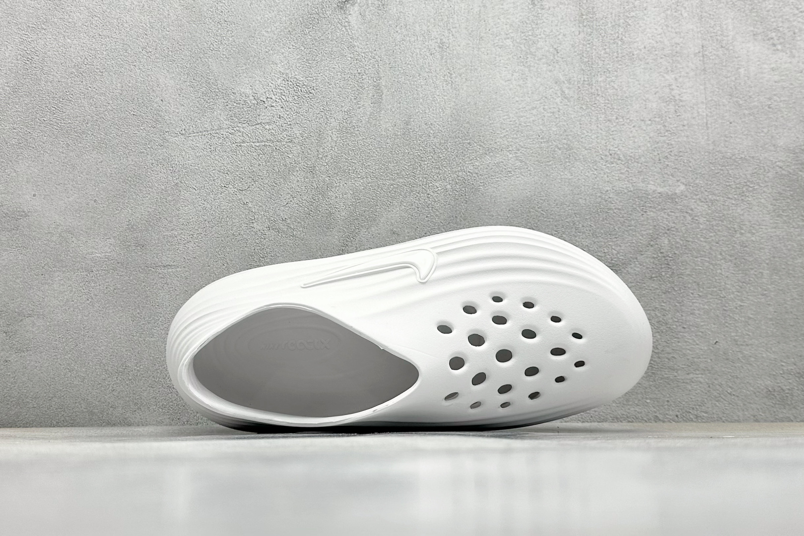 Nike ReactX Rejuven8 一脚蹬夏日穿搭凉鞋 HV5060-101