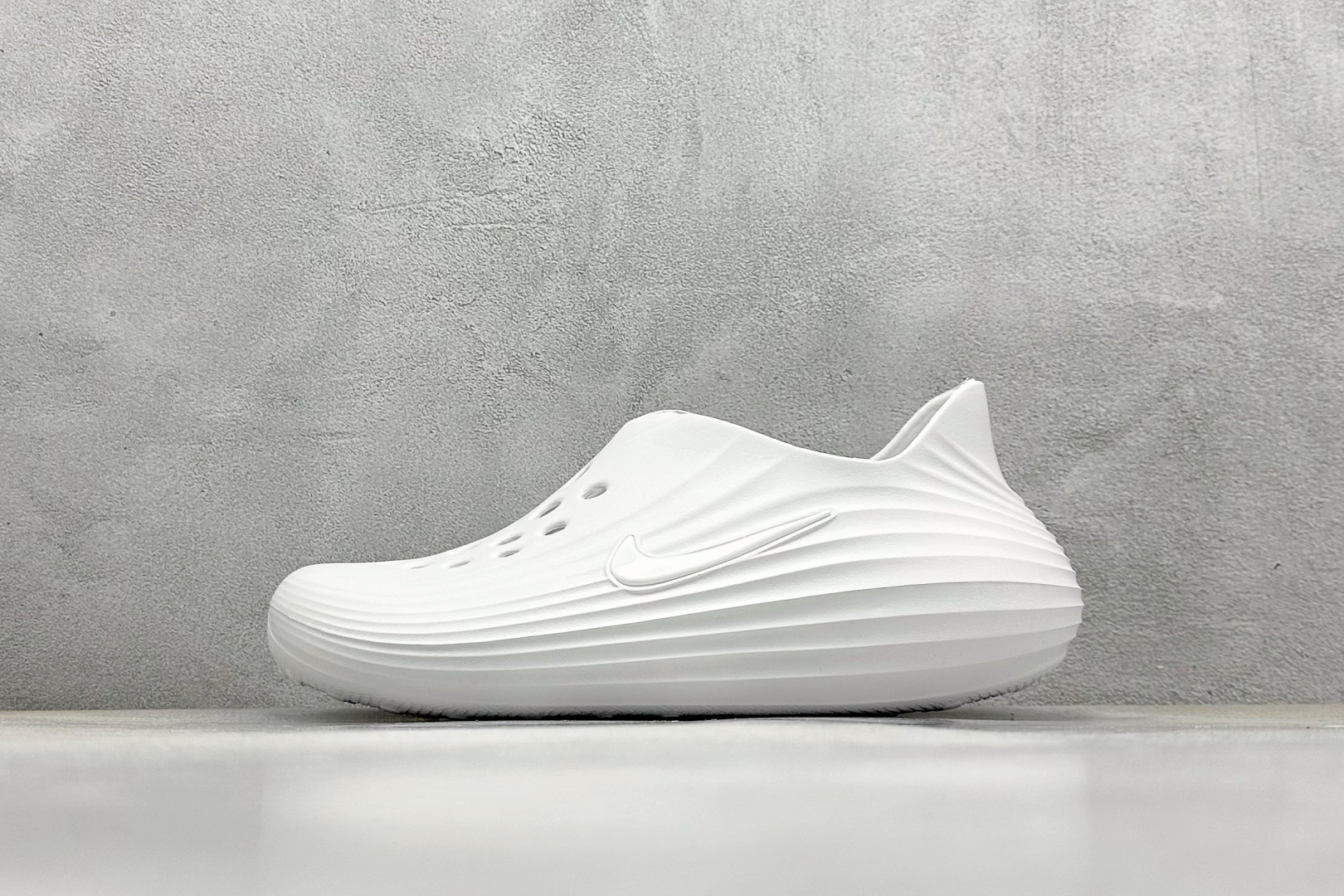Nike ReactX Rejuven8 一脚蹬夏日穿搭凉鞋 HV5060-101