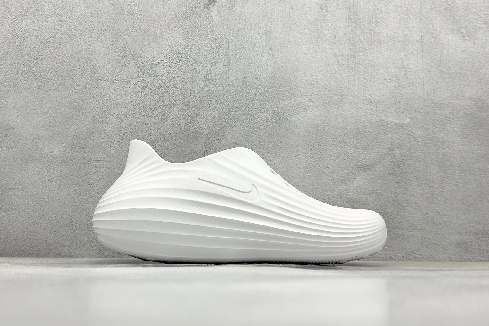 Nike ReactX Rejuven8 一脚蹬夏日穿搭凉鞋 HV5060-101
