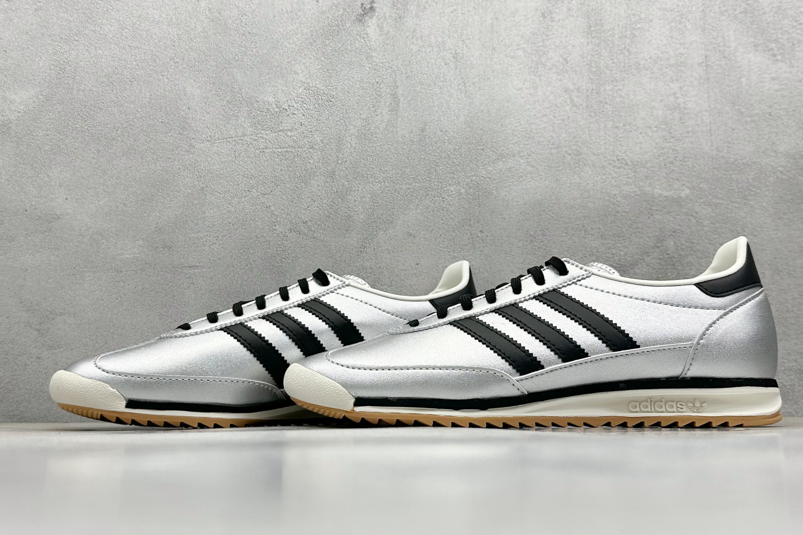 180 adidas originals SL 72RS 超轻便透气复古慢跑鞋 JH6363