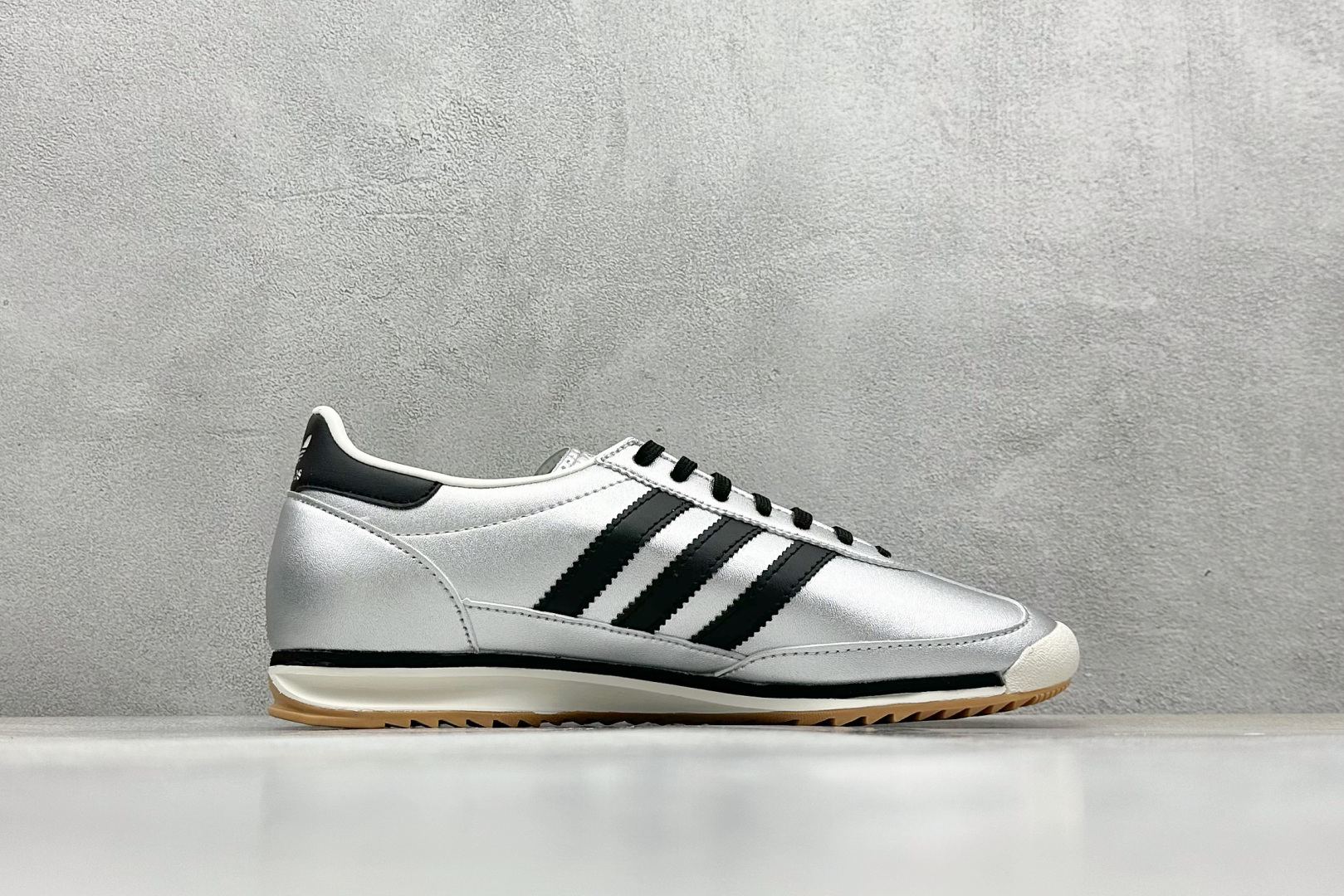 180 adidas originals SL 72RS 超轻便透气复古慢跑鞋 JH6363