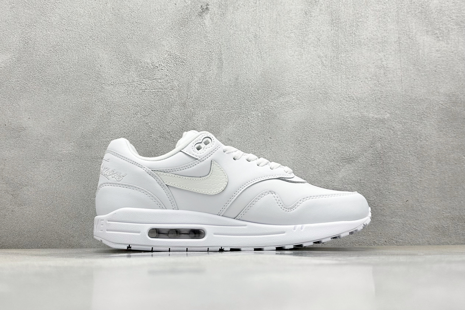 220 Nike Air Max 1 耐克半掌气垫复古跑步鞋 HF8813-100