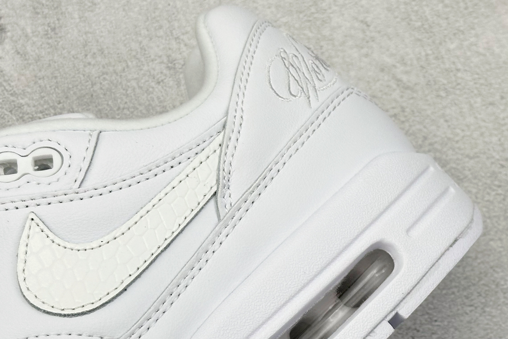 220 Nike Air Max 1 耐克半掌气垫复古跑步鞋 HF8813-100