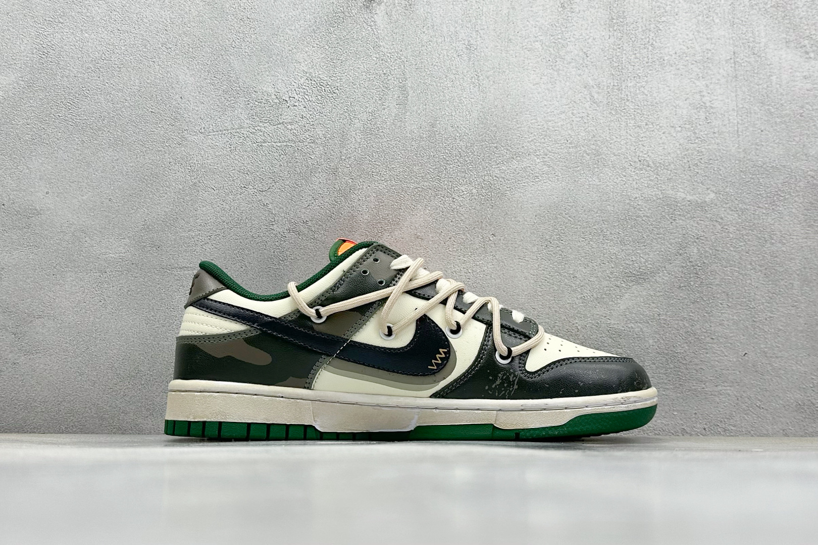 高版本牛货🐮区别市场垃级货🗯️同图不同价为版本不同 ✅ 430💰 
 Nike SB Dunk Low 荒野矿石
纯原大厂出品 极力推荐
原装头层材料 独家版型蒸餾加工
帶來的是更好的视觉和脚感体验
大厂纯原品质出货 清洁度 电绣工艺 
皮料切割干净无任何毛边 细节完美

货号：DD1391-300
尺码：35.5-46
编码：39