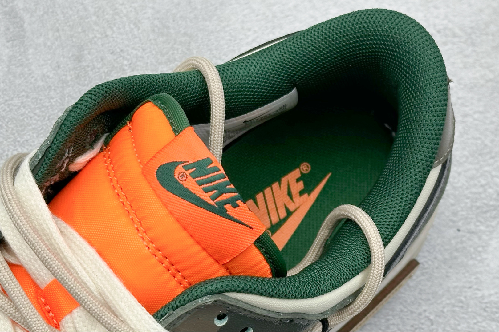 高版本牛货🐮区别市场垃级货🗯️同图不同价为版本不同 ✅ 430💰 
 Nike SB Dunk Low 荒野矿石
纯原大厂出品 极力推荐
原装头层材料 独家版型蒸餾加工
帶來的是更好的视觉和脚感体验
大厂纯原品质出货 清洁度 电绣工艺 
皮料切割干净无任何毛边 细节完美

货号：DD1391-300
尺码：35.5-46
编码：39