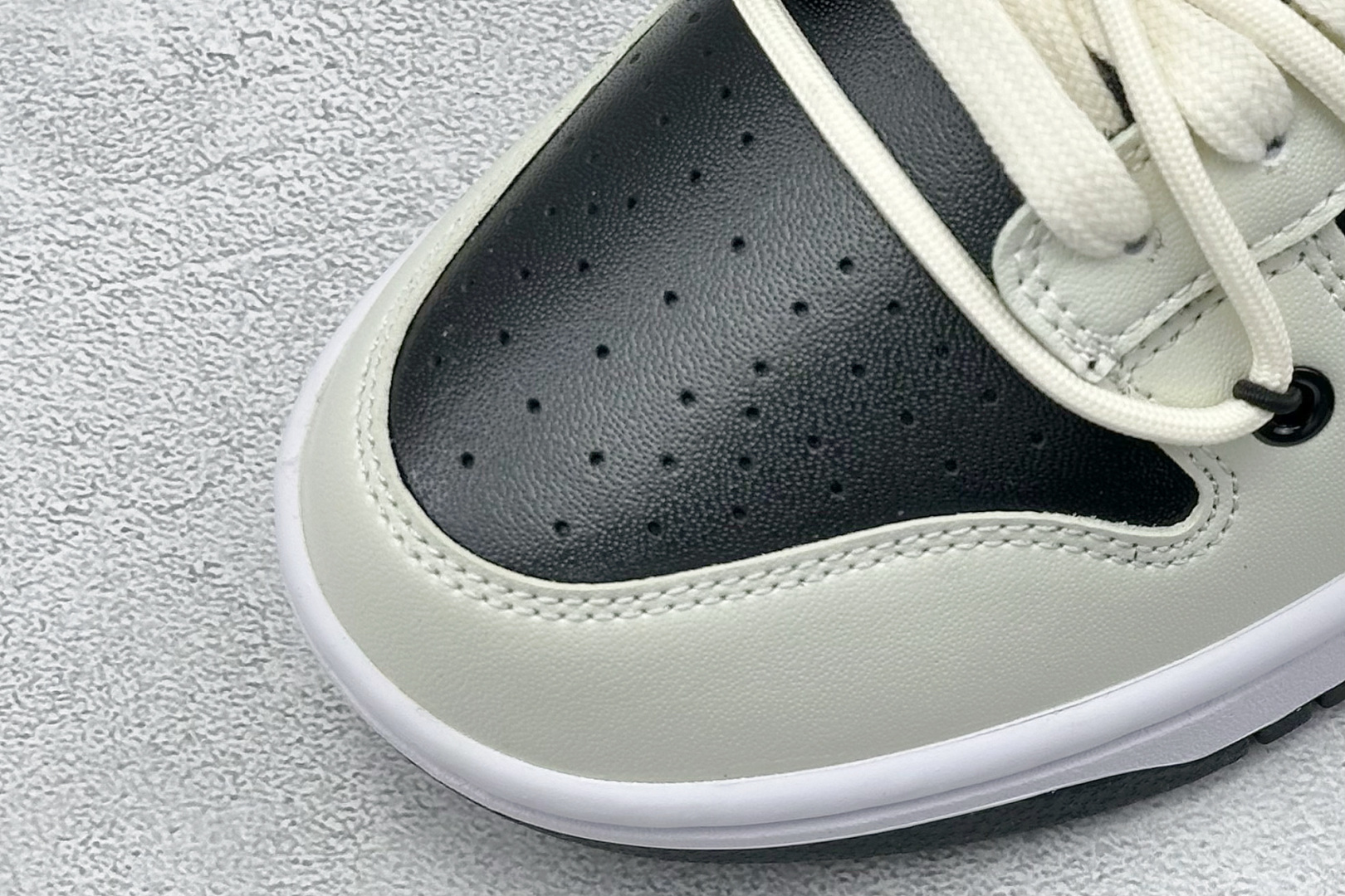 300 FS版 Nike SB Dunk Low 反转爱心 CW1590-100