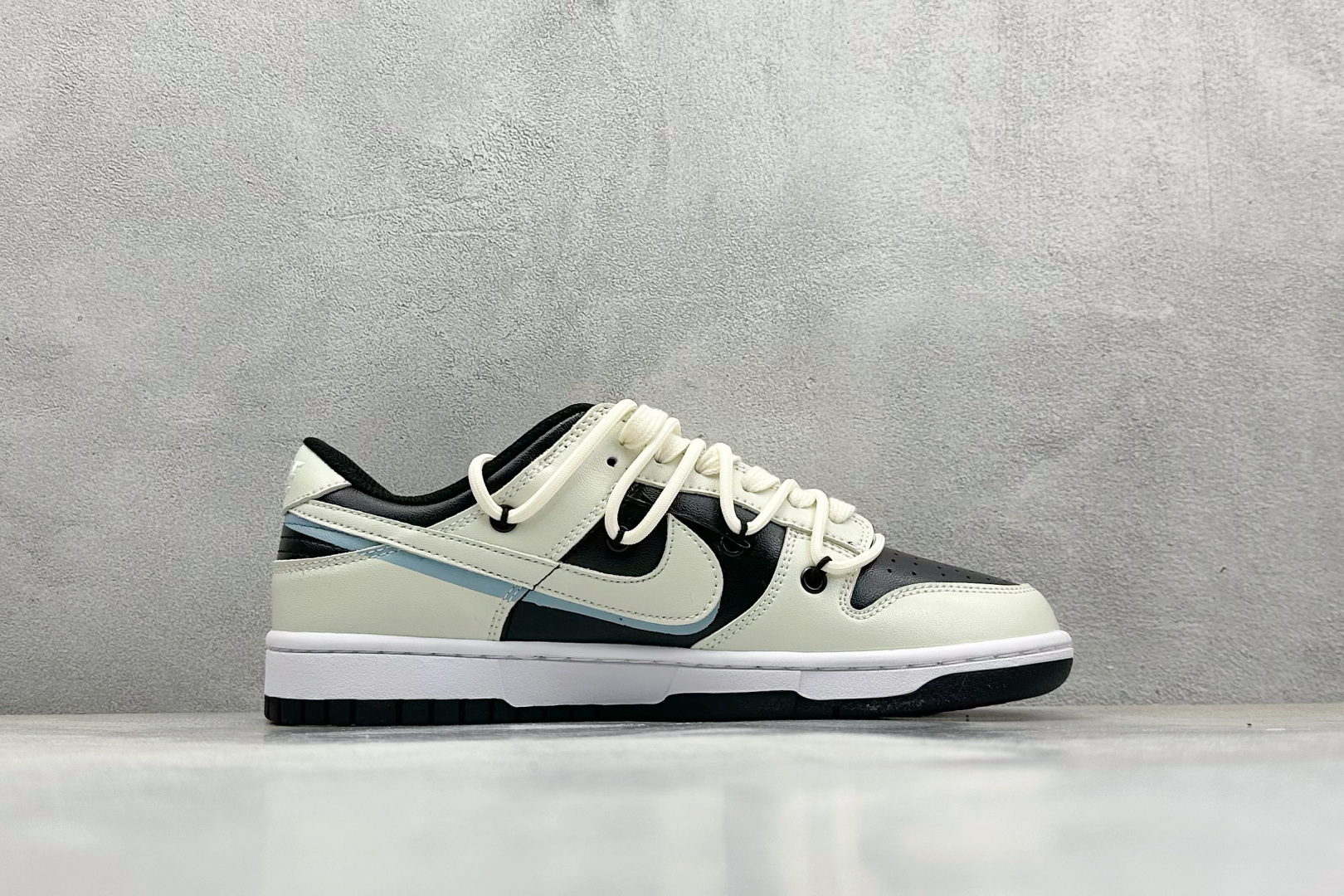 300 FS版 Nike SB Dunk Low 反转爱心 CW1590-100