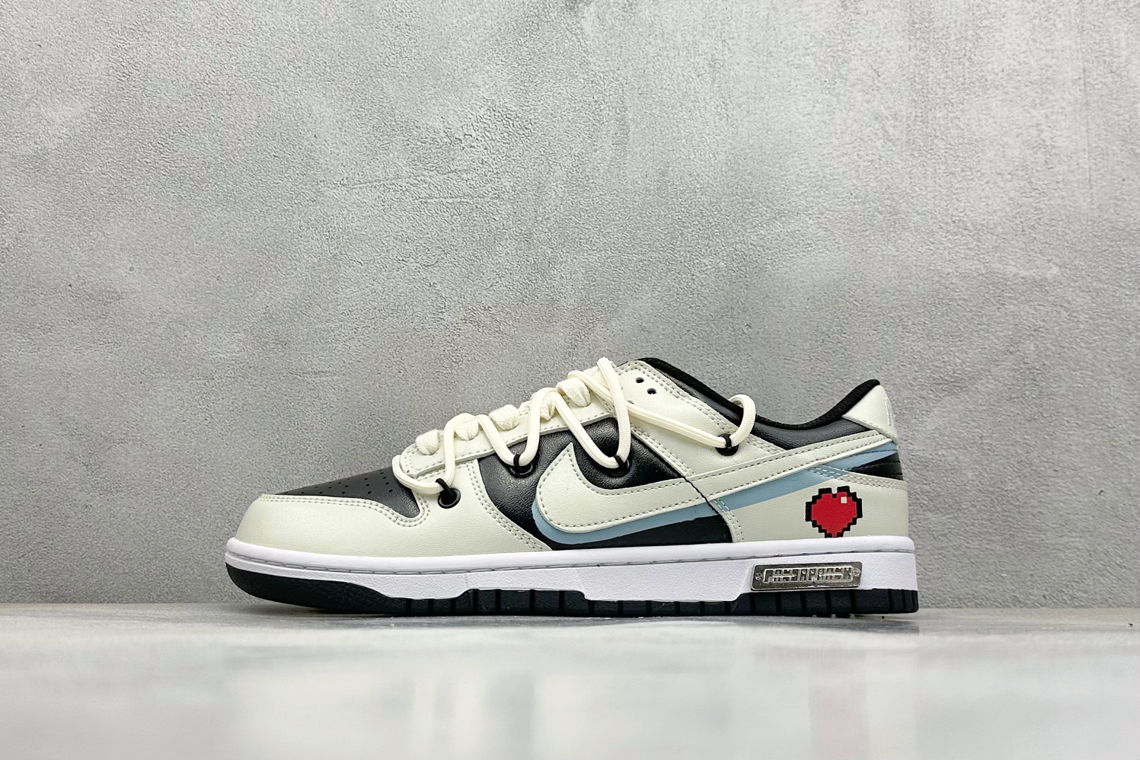300 FS版 Nike SB Dunk Low 反转爱心 CW1590-100