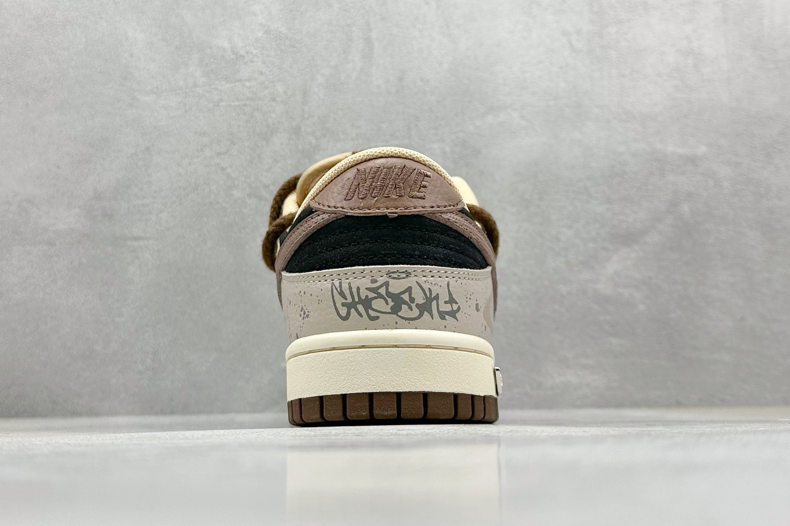 高版本牛货🐮区别市场垃级货🗯️同图不同价为版本不同 ✅ 430💰
Nike SB Dunk Low 线条涂鸦
纯原大厂出品 极力推荐
原装头层材料 独家版型蒸餾加工
帶來的是更好的视觉和脚感体验
大厂纯原品质出货 清洁度 电绣工艺
皮料切割干净无任何毛边 细节完美
货号:DR9704-200
尺码:35.5-46
编码:39