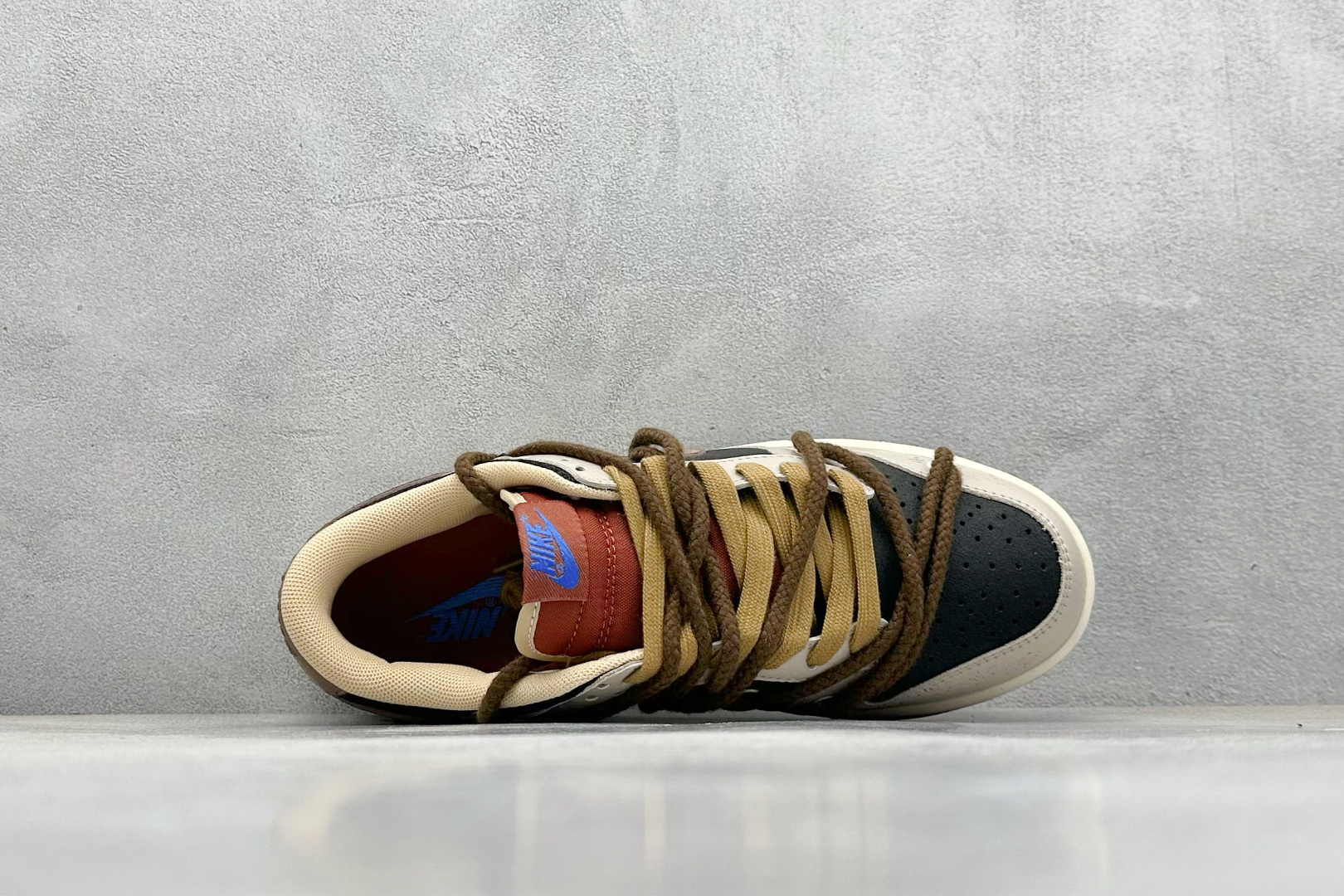 高版本牛货🐮区别市场垃级货🗯️同图不同价为版本不同 ✅ 430💰
Nike SB Dunk Low 线条涂鸦
纯原大厂出品 极力推荐
原装头层材料 独家版型蒸餾加工
帶來的是更好的视觉和脚感体验
大厂纯原品质出货 清洁度 电绣工艺
皮料切割干净无任何毛边 细节完美
货号:DR9704-200
尺码:35.5-46
编码:39