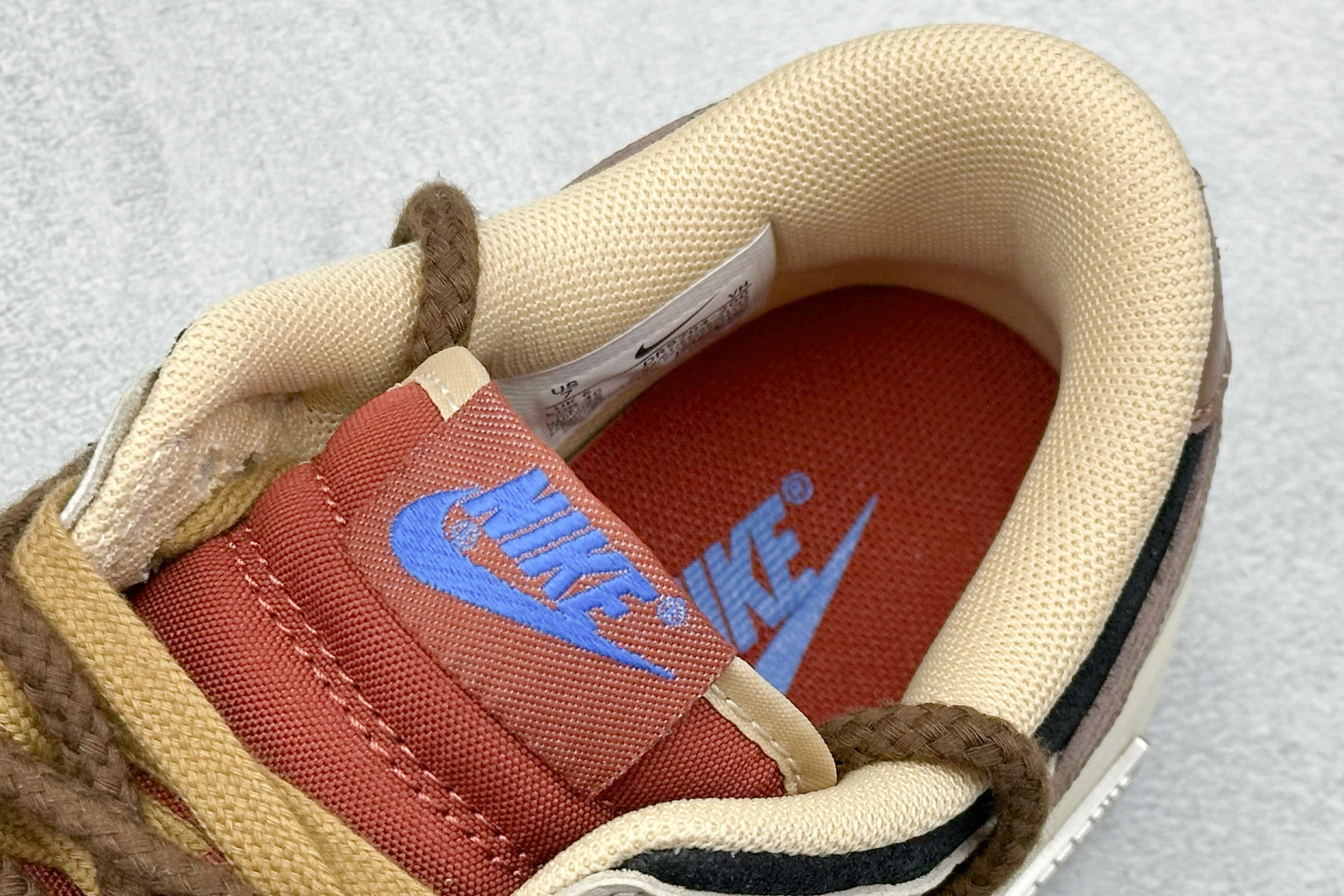高版本牛货🐮区别市场垃级货🗯️同图不同价为版本不同 ✅ 430💰
Nike SB Dunk Low 线条涂鸦
纯原大厂出品 极力推荐
原装头层材料 独家版型蒸餾加工
帶來的是更好的视觉和脚感体验
大厂纯原品质出货 清洁度 电绣工艺
皮料切割干净无任何毛边 细节完美
货号:DR9704-200
尺码:35.5-46
编码:39