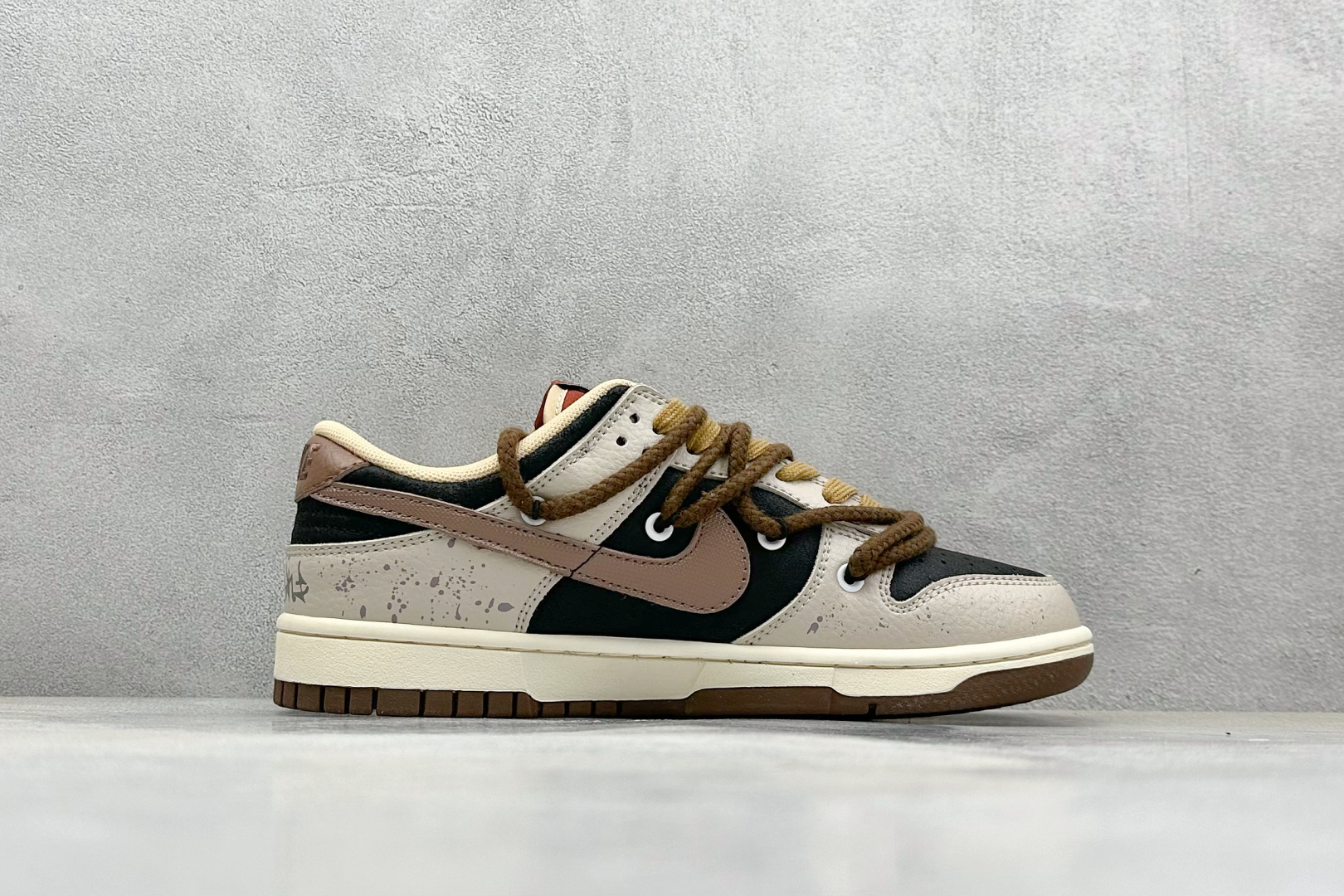高版本牛货🐮区别市场垃级货🗯️同图不同价为版本不同 ✅ 430💰
Nike SB Dunk Low 线条涂鸦
纯原大厂出品 极力推荐
原装头层材料 独家版型蒸餾加工
帶來的是更好的视觉和脚感体验
大厂纯原品质出货 清洁度 电绣工艺
皮料切割干净无任何毛边 细节完美
货号:DR9704-200
尺码:35.5-46
编码:39