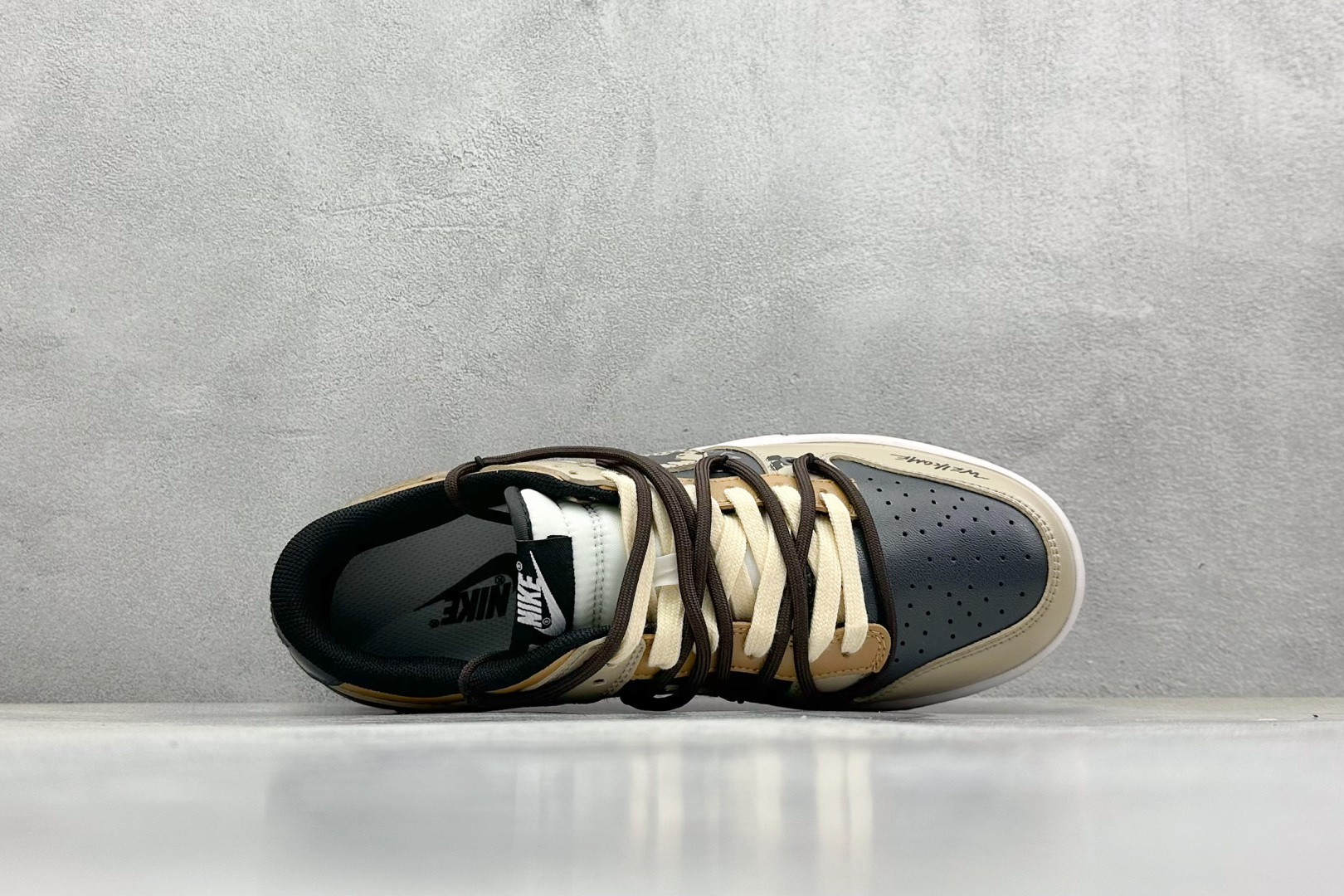 高版本牛货🐮区别市场垃级货🗯️同图不同价为版本不同 ✅ 430💰 
 Nike SB Dunk Low 滑行轨道
纯原大厂出品 极力推荐
原装头层材料 独家版型蒸餾加工
帶來的是更好的视觉和脚感体验
大厂纯原品质出货 清洁度 电绣工艺 
皮料切割干净无任何毛边 细节完美

货号：DD1391-100
尺码：35.5-46
编码：39