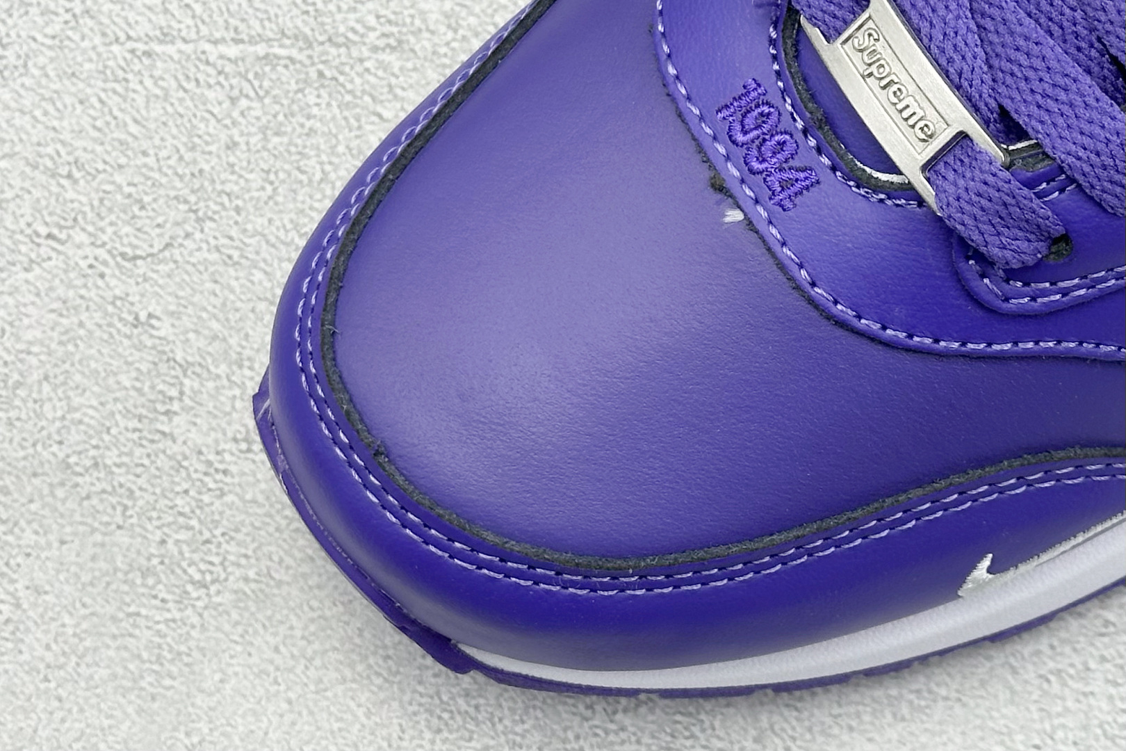  
Nike Air Max 1 耐克半掌气垫复古跑步鞋 

货号：HF8813-500
尺码：36 