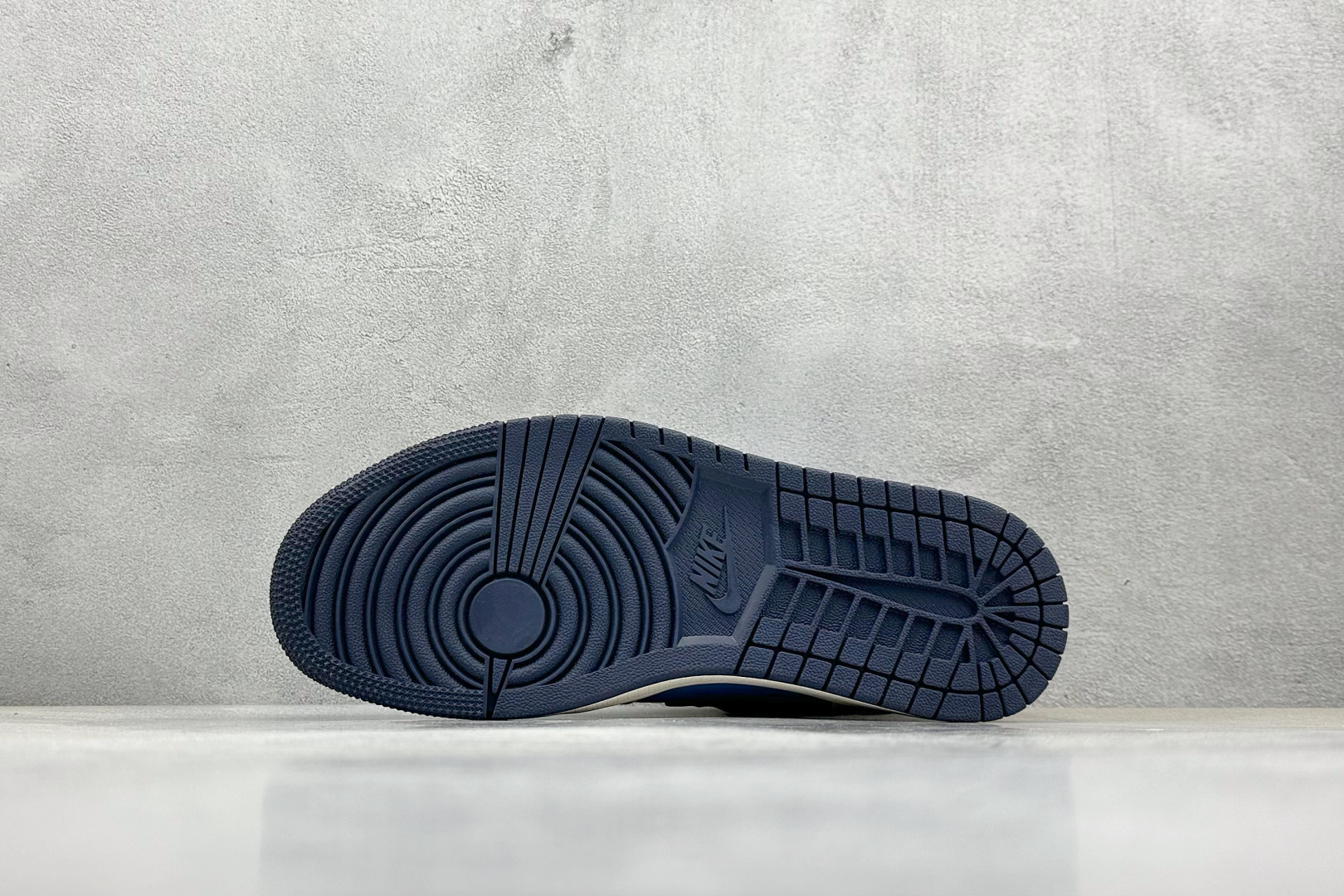  
Air Jordan 1 Retro Low x Supreme 白蓝小钩
官方同步新色 原装级产物