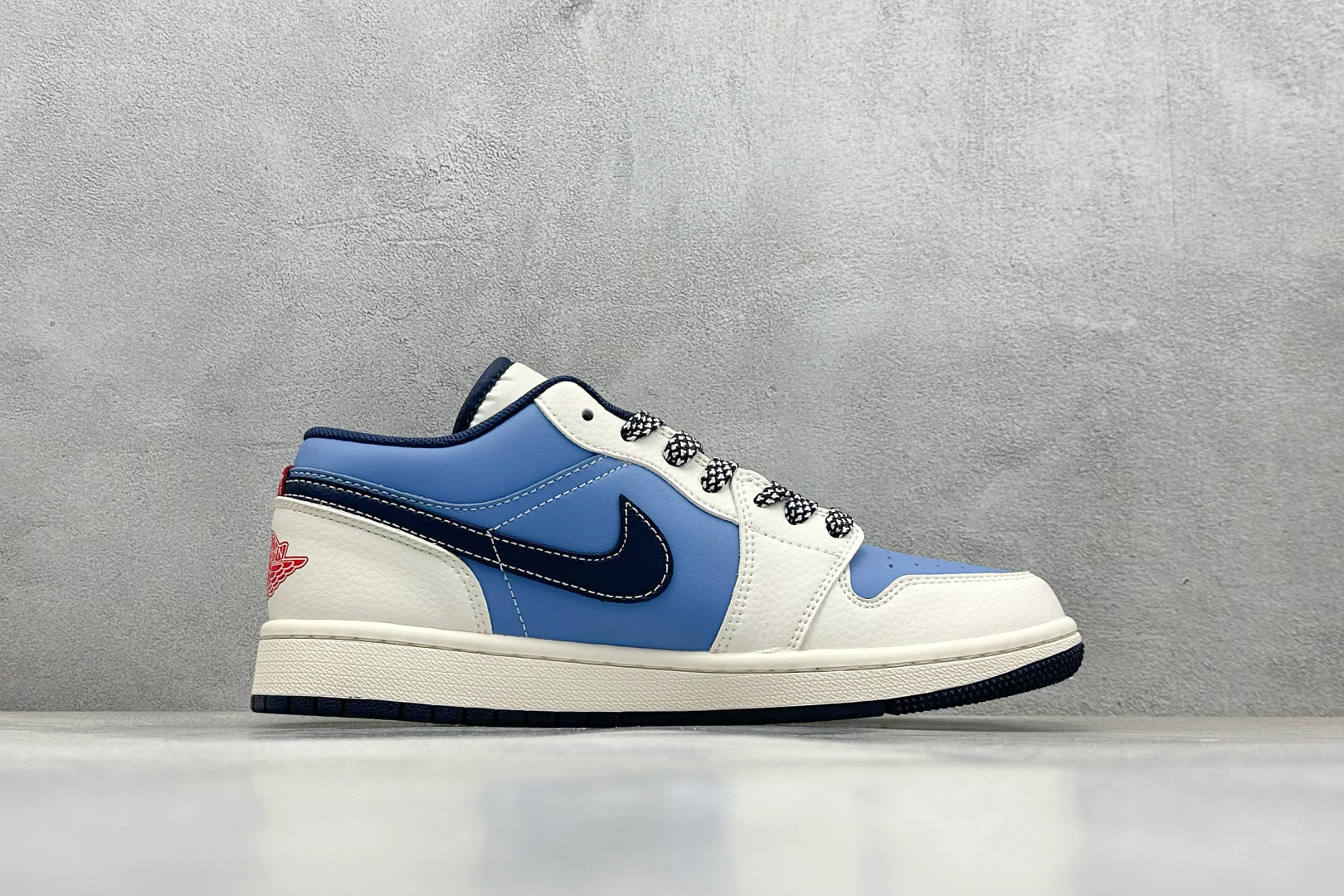  
Air Jordan 1 Retro Low x Supreme 白蓝小钩
官方同步新色 原装级产物