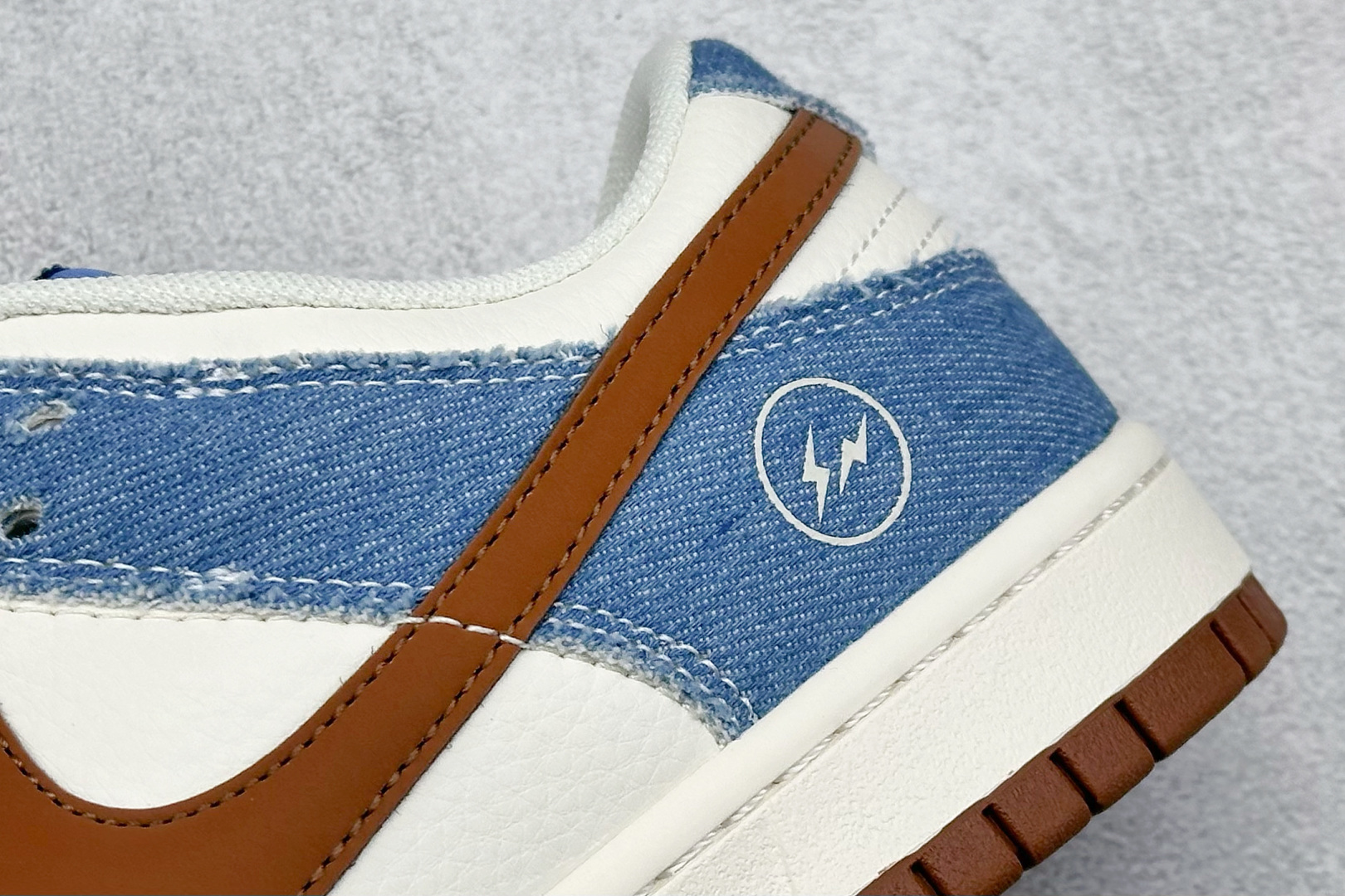  
NIKE SB Dunk Low x Fragment Design 闪电藤原浩 白蓝棕
公司级出品