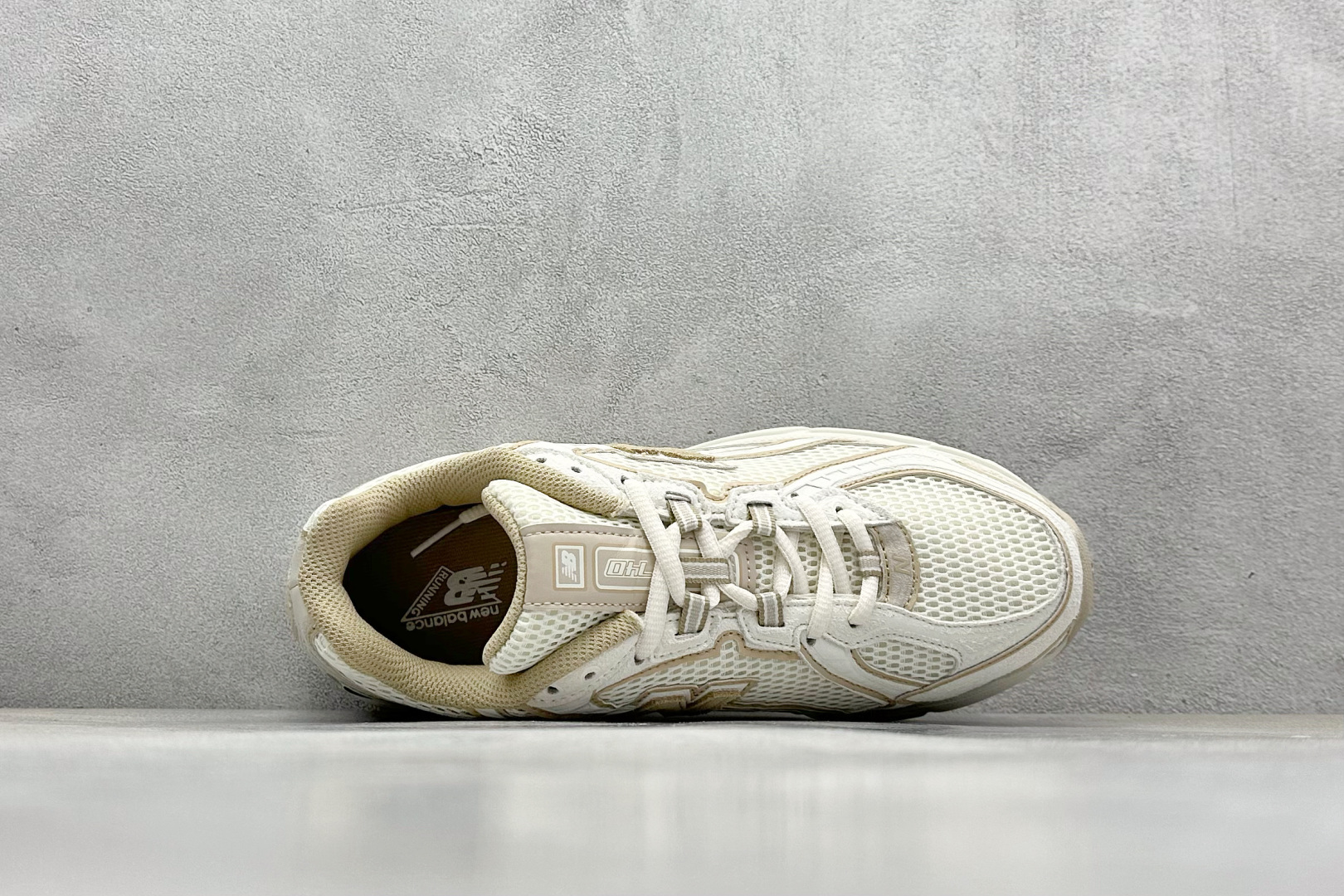  
K版 New Balance 740 复古跑鞋 
小红书爆款 官网售罄
这双鞋确实是NB家经典复古款