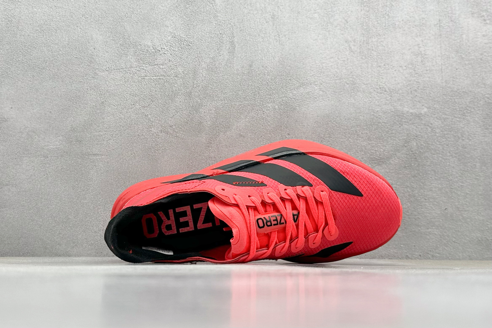  
Ad Adizero Adios 4 M 阿迪透气轻盈低帮跑步鞋

货号：JR6368 
尺码：36