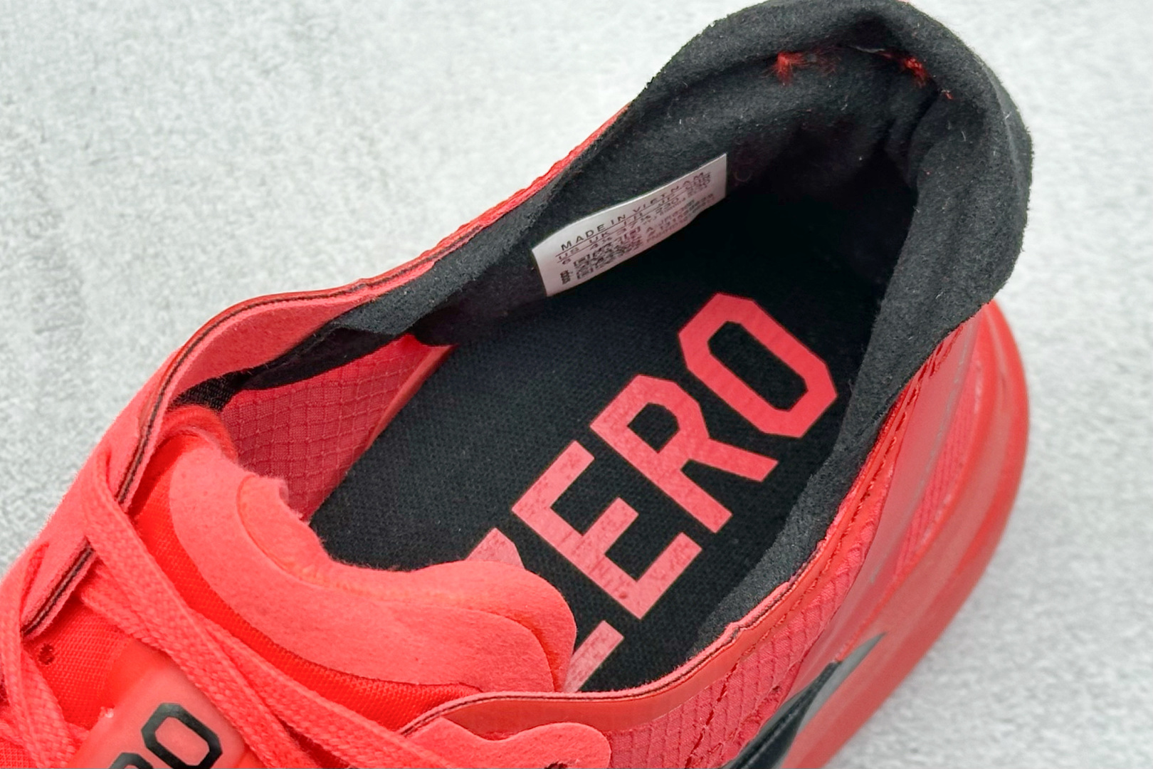  
Ad Adizero Adios 4 M 阿迪透气轻盈低帮跑步鞋

货号：JR6368 
尺码：36