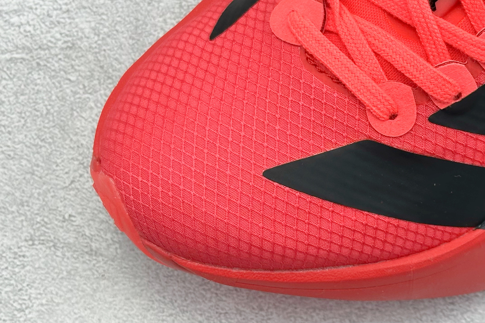  
Ad Adizero Adios 4 M 阿迪透气轻盈低帮跑步鞋

货号：JR6368 
尺码：36