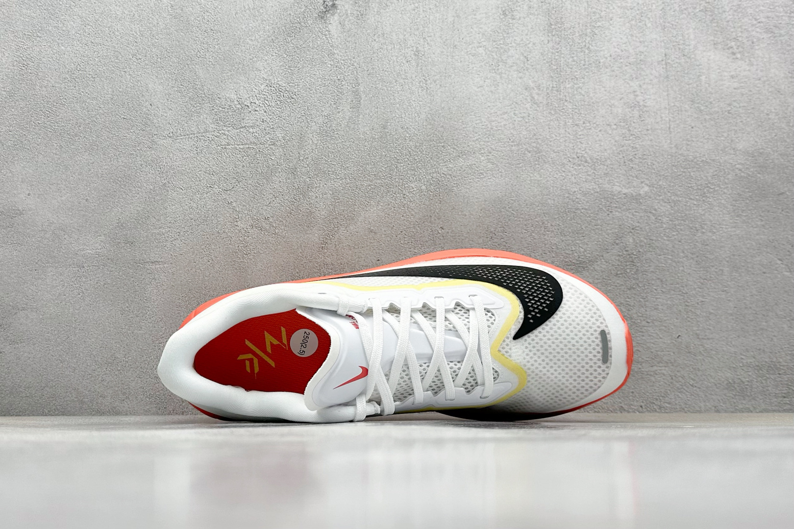  
Nike Zoom Fly 6 耐克超弹轻盈跑步鞋
#鞋款搭载 Flyknit 材料 打造出众弹性