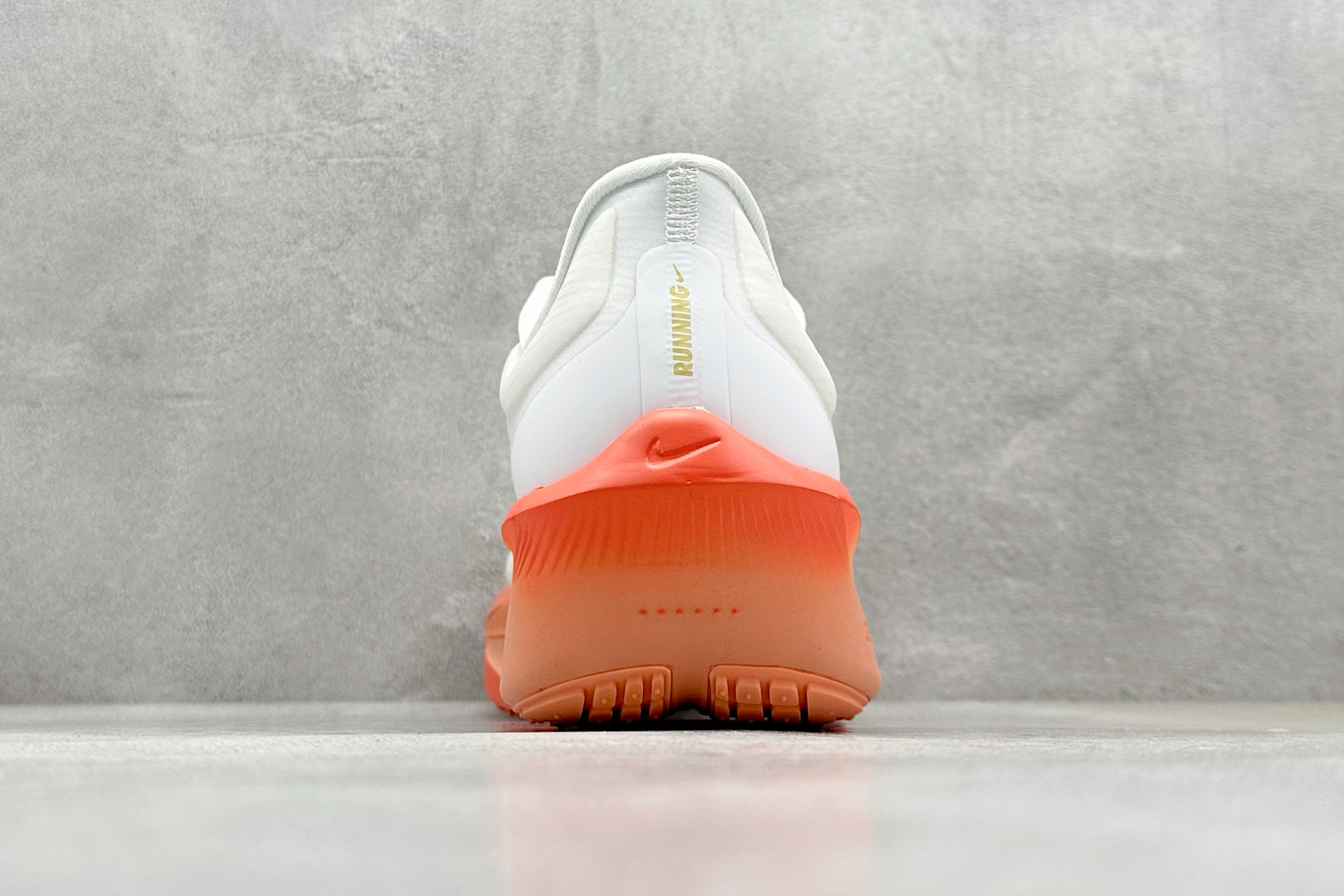  
Nike Zoom Fly 6 耐克超弹轻盈跑步鞋
#鞋款搭载 Flyknit 材料 打造出众弹性