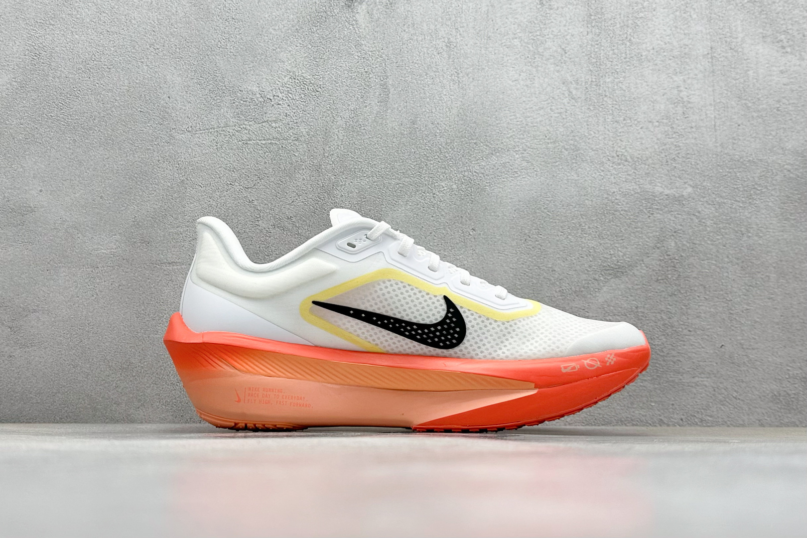  
Nike Zoom Fly 6 耐克超弹轻盈跑步鞋
#鞋款搭载 Flyknit 材料 打造出众弹性