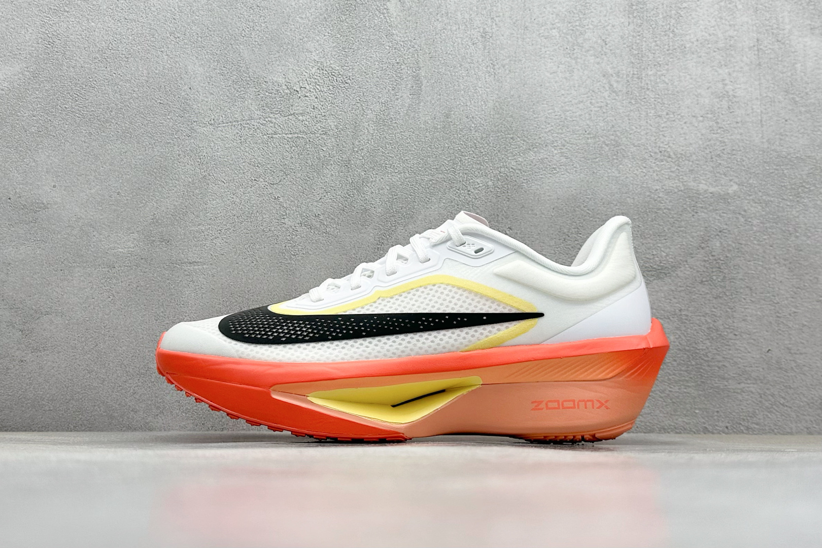  
Nike Zoom Fly 6 耐克超弹轻盈跑步鞋
#鞋款搭载 Flyknit 材料 打造出众弹性