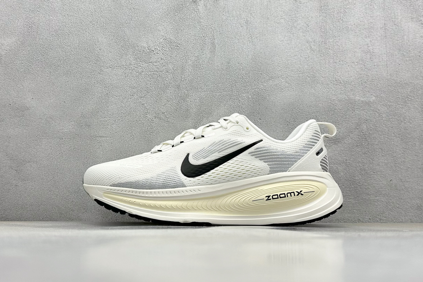  
RS版 NK Zoom VOMERO 18 轻量跑鞋
耐克网透面气 训跑练步鞋
外贸专供订单 原厂折