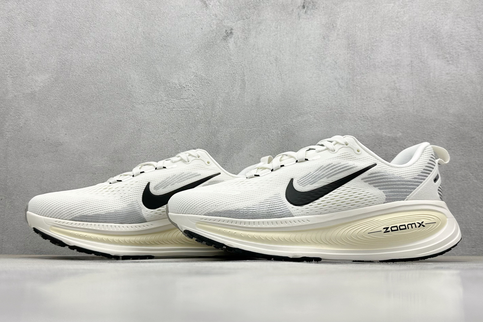  
RS版 NK Zoom VOMERO 18 轻量跑鞋
耐克网透面气 训跑练步鞋
外贸专供订单 原厂折