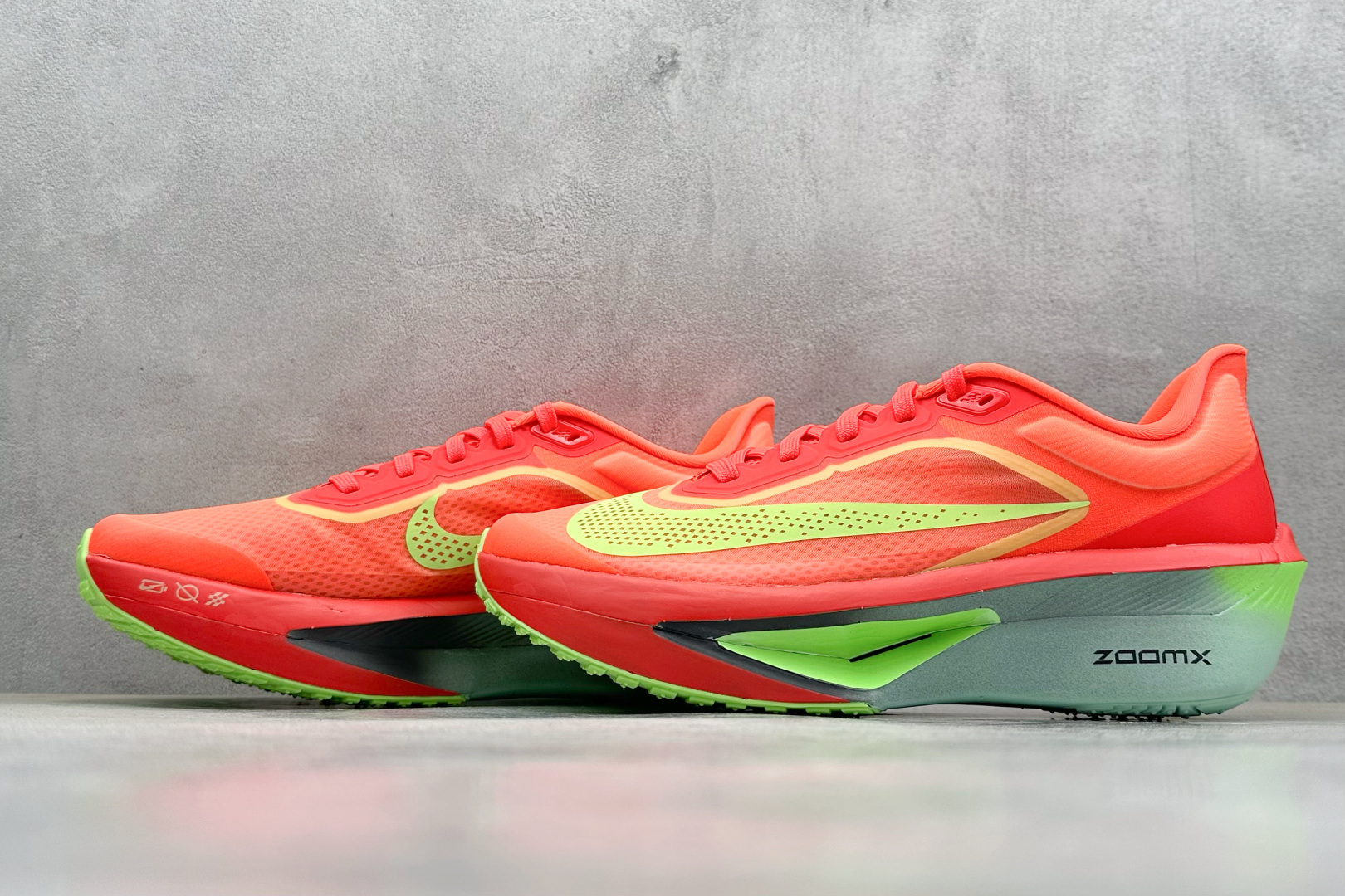  
RS版 NIKE AIR Zoom RIVAL Fly 6 超轻跑步鞋
织物减震轻盈跑步鞋 内置真碳