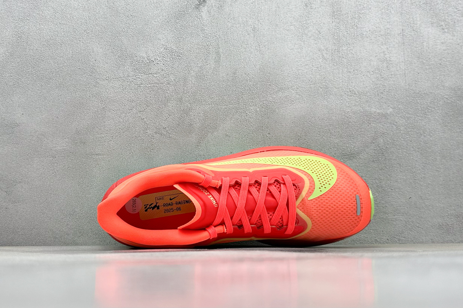  
RS版 NIKE AIR Zoom RIVAL Fly 6 超轻跑步鞋
织物减震轻盈跑步鞋 内置真碳