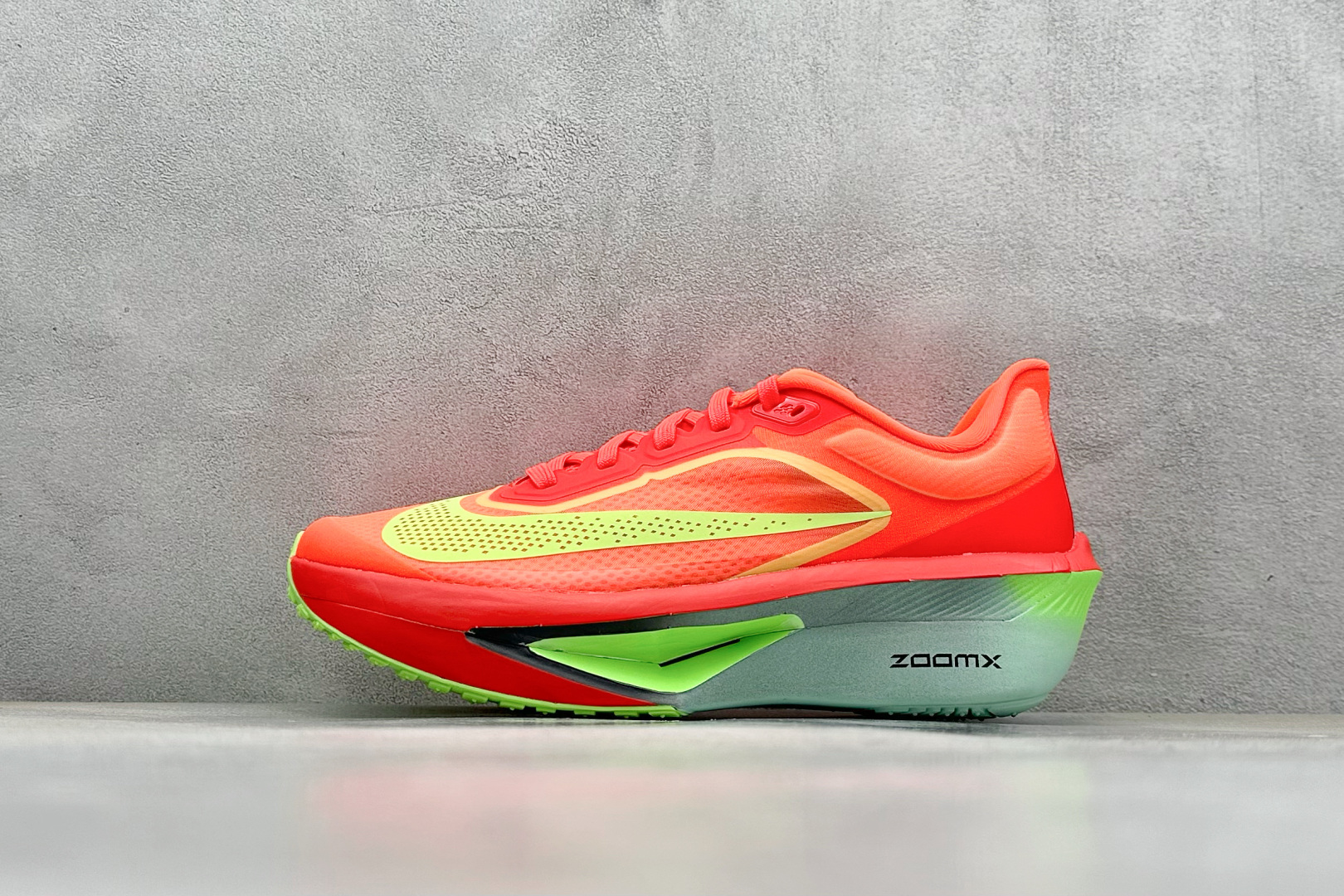  
RS版 NIKE AIR Zoom RIVAL Fly 6 超轻跑步鞋
织物减震轻盈跑步鞋 内置真碳