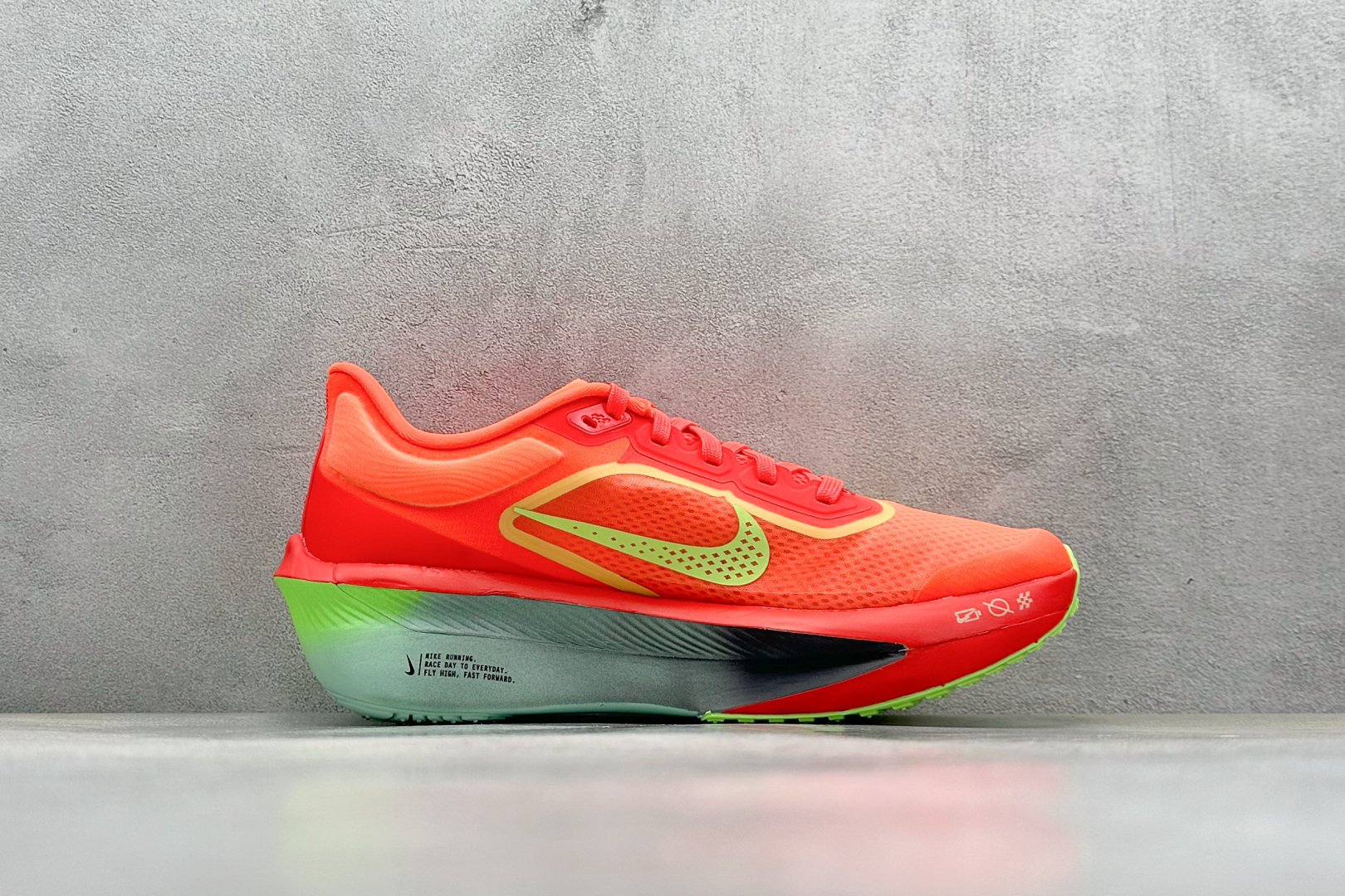  
RS版 NIKE AIR Zoom RIVAL Fly 6 超轻跑步鞋
织物减震轻盈跑步鞋 内置真碳