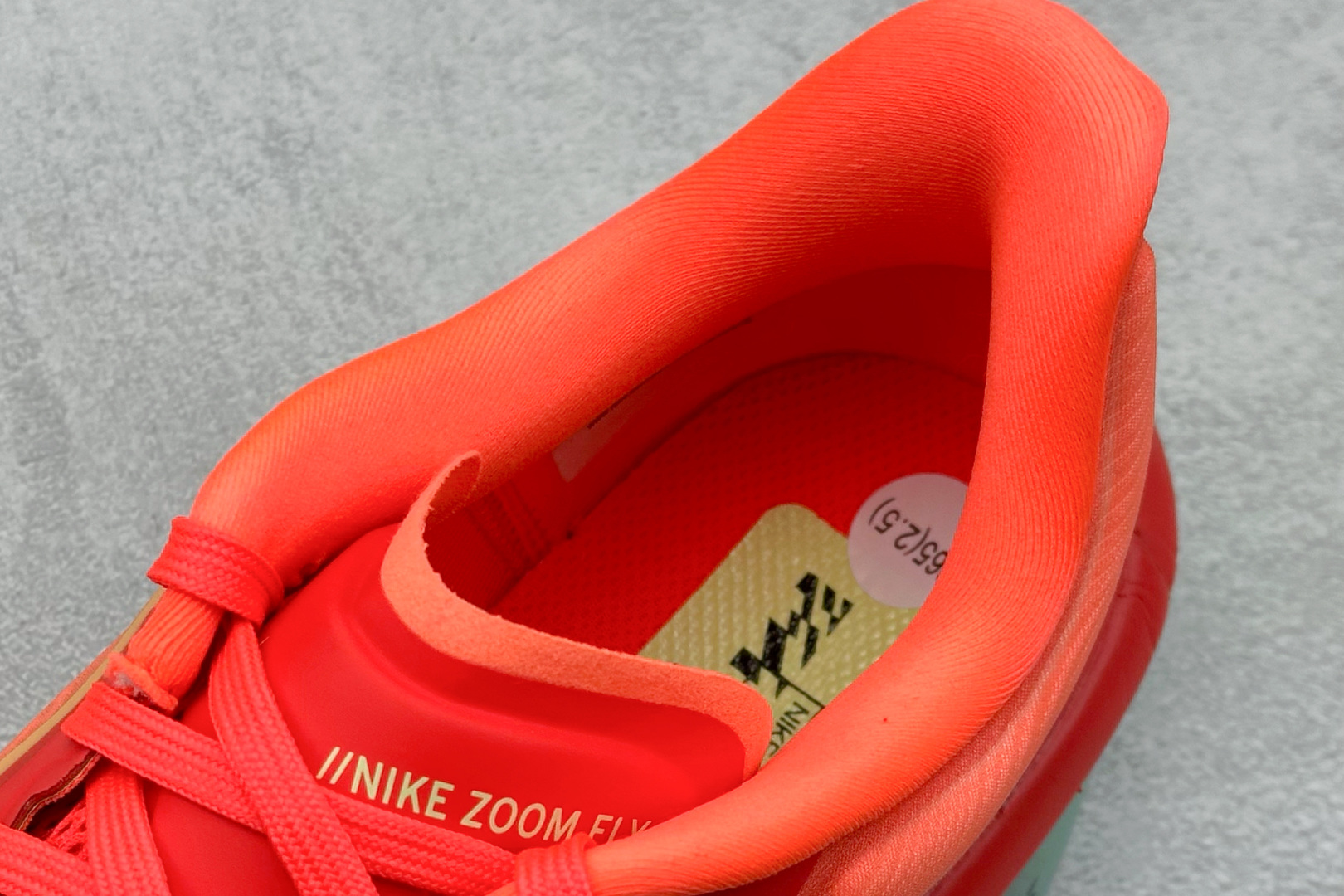  
RS版 NIKE AIR Zoom RIVAL Fly 6 超轻跑步鞋
织物减震轻盈跑步鞋 内置真碳