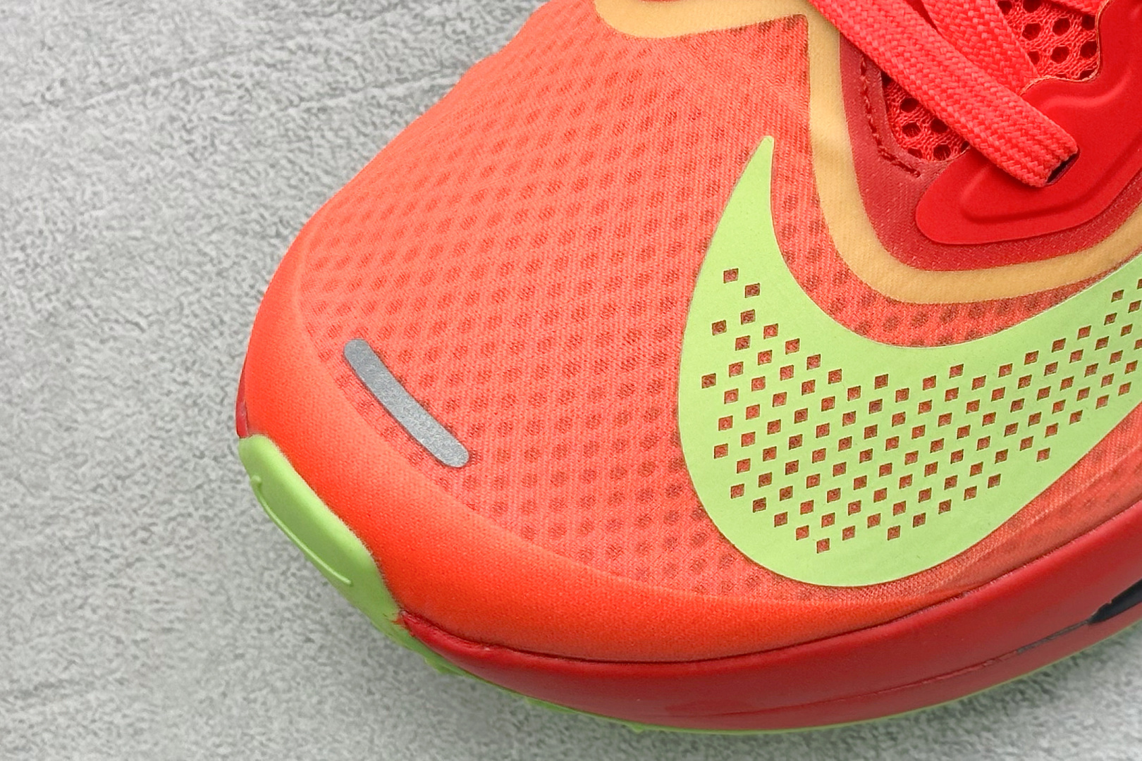  
RS版 NIKE AIR Zoom RIVAL Fly 6 超轻跑步鞋
织物减震轻盈跑步鞋 内置真碳