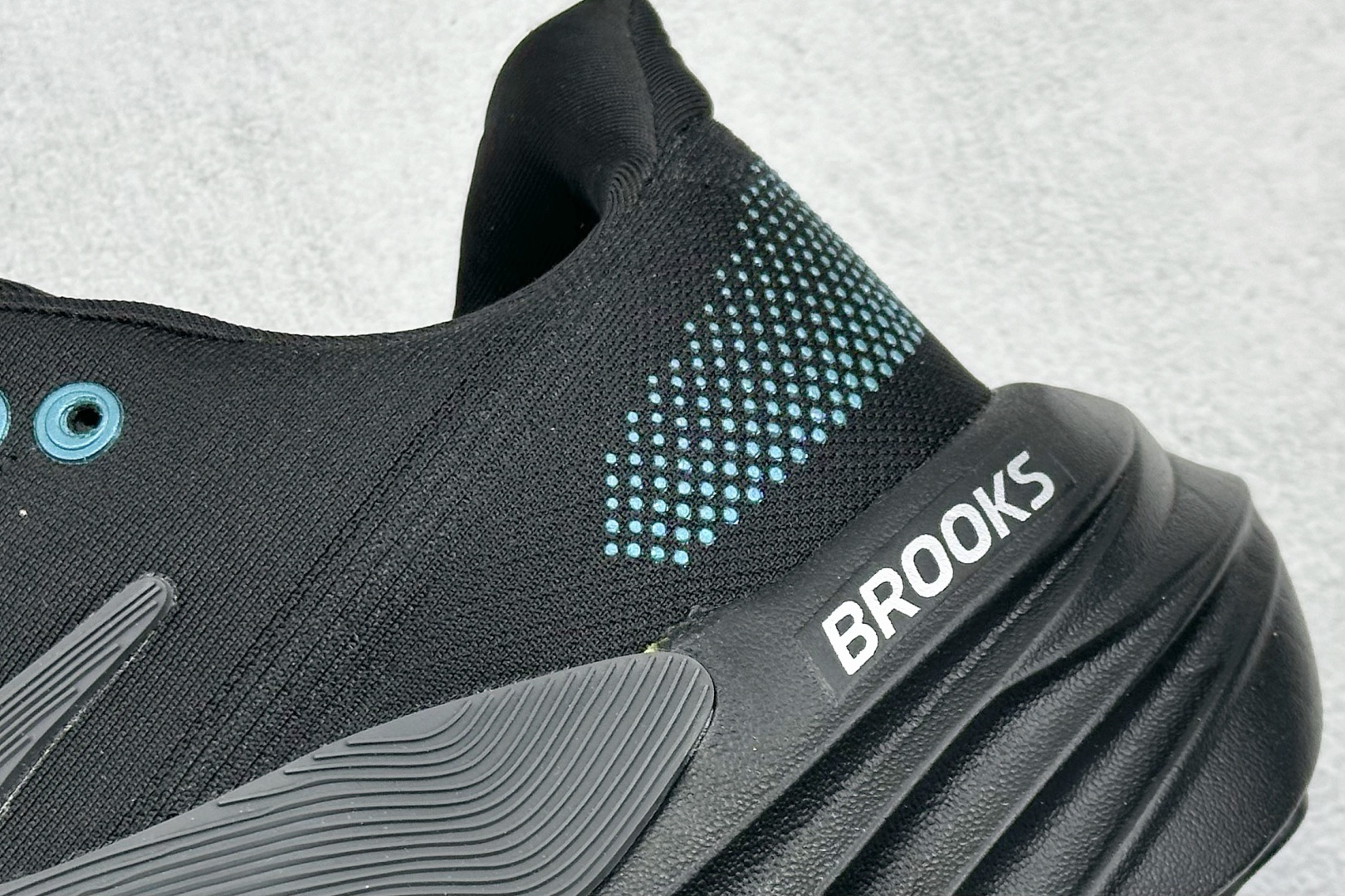  
Brooks 布鲁克斯 Glycerin Max
超弹轻盈跑步鞋 
低帮透气缓震支撑休闲运动慢跑鞋
