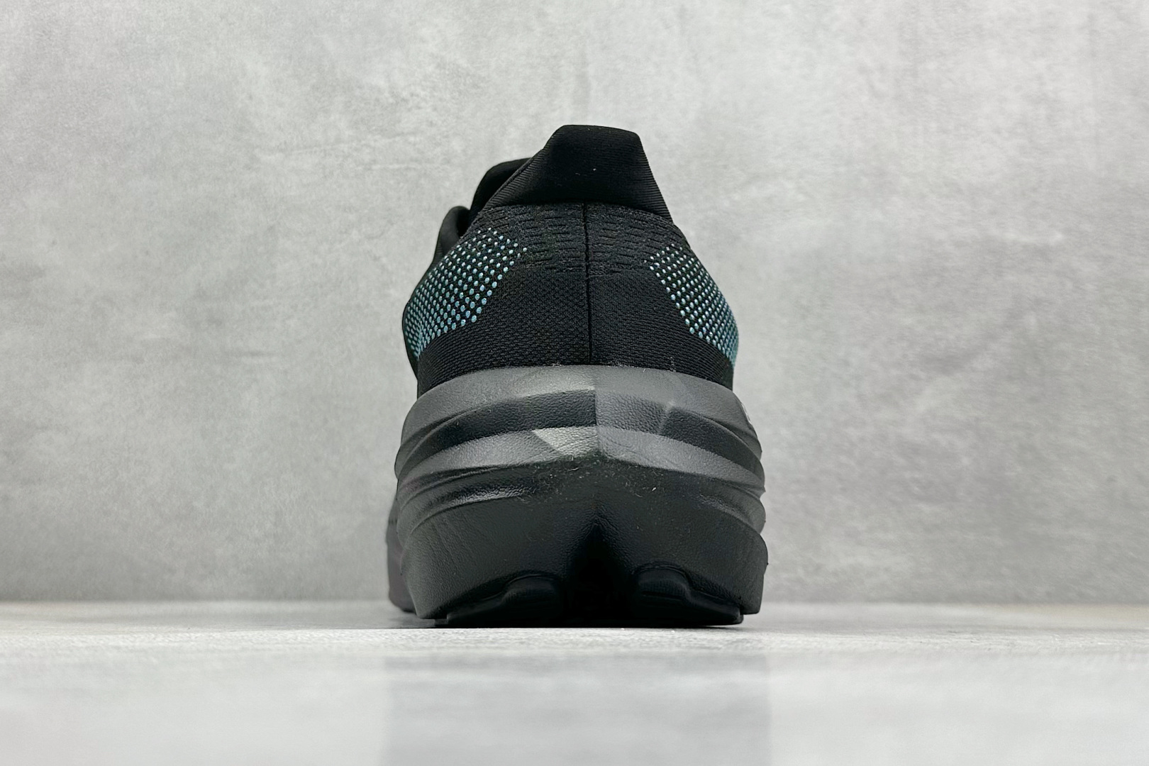 
Brooks 布鲁克斯 Glycerin Max
超弹轻盈跑步鞋 
低帮透气缓震支撑休闲运动慢跑鞋
