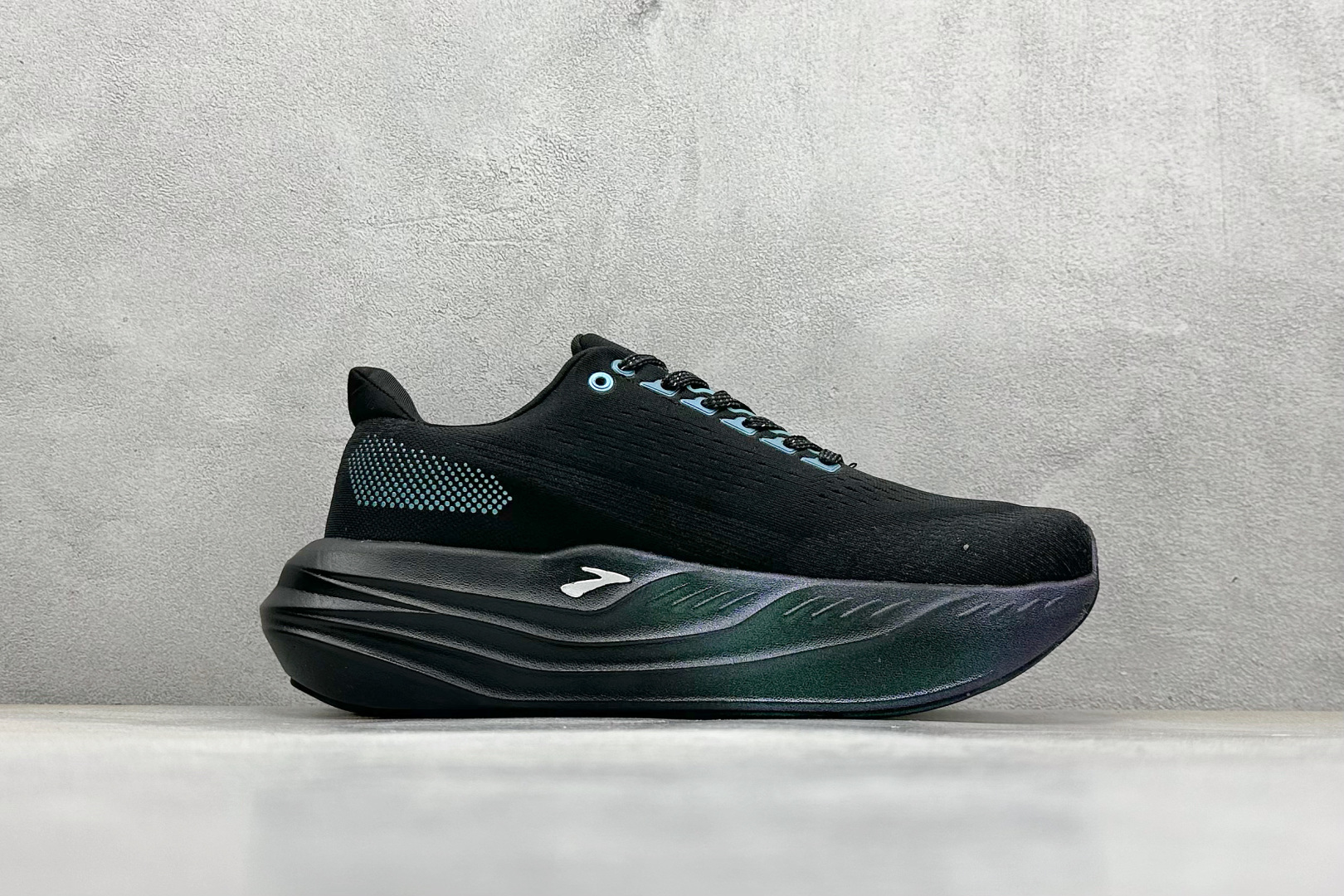  
Brooks 布鲁克斯 Glycerin Max
超弹轻盈跑步鞋 
低帮透气缓震支撑休闲运动慢跑鞋
