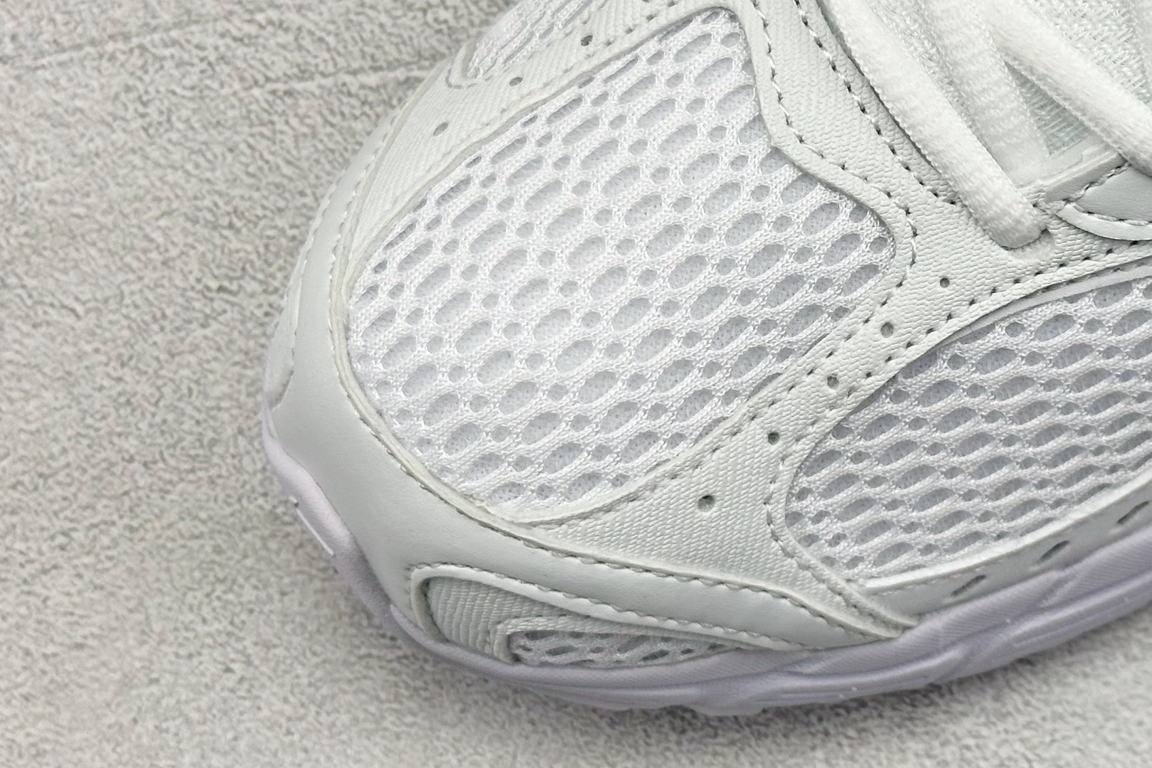  
Nike V5 RNR 舒适百搭防滑耐磨 低帮跑步鞋 舒适有型适合日常穿着 该鞋款延续千禧年经典设计